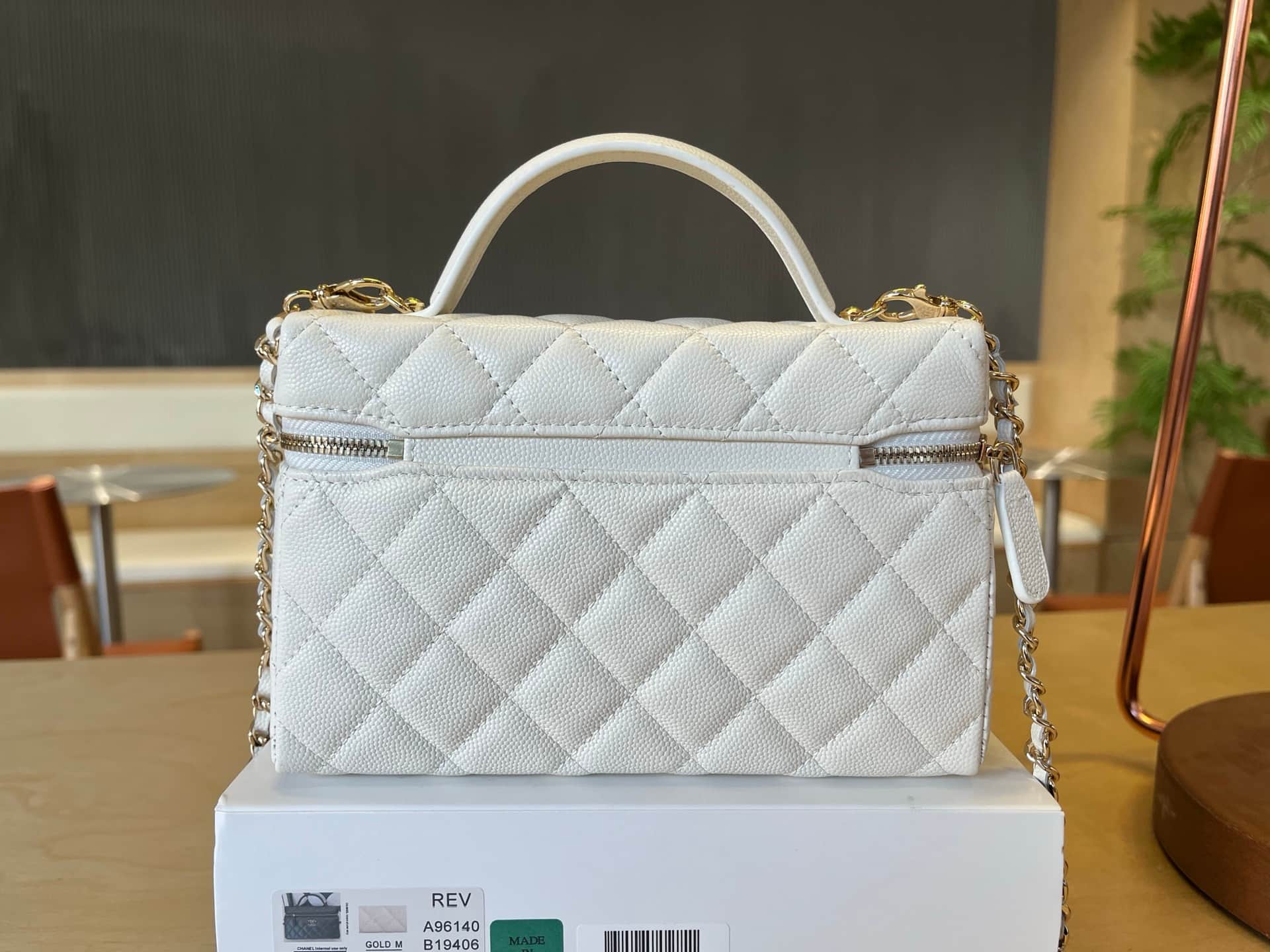 Chanel Vanity with Chain Grained Shiny Calfskin & Gold-Tone White A96140 A