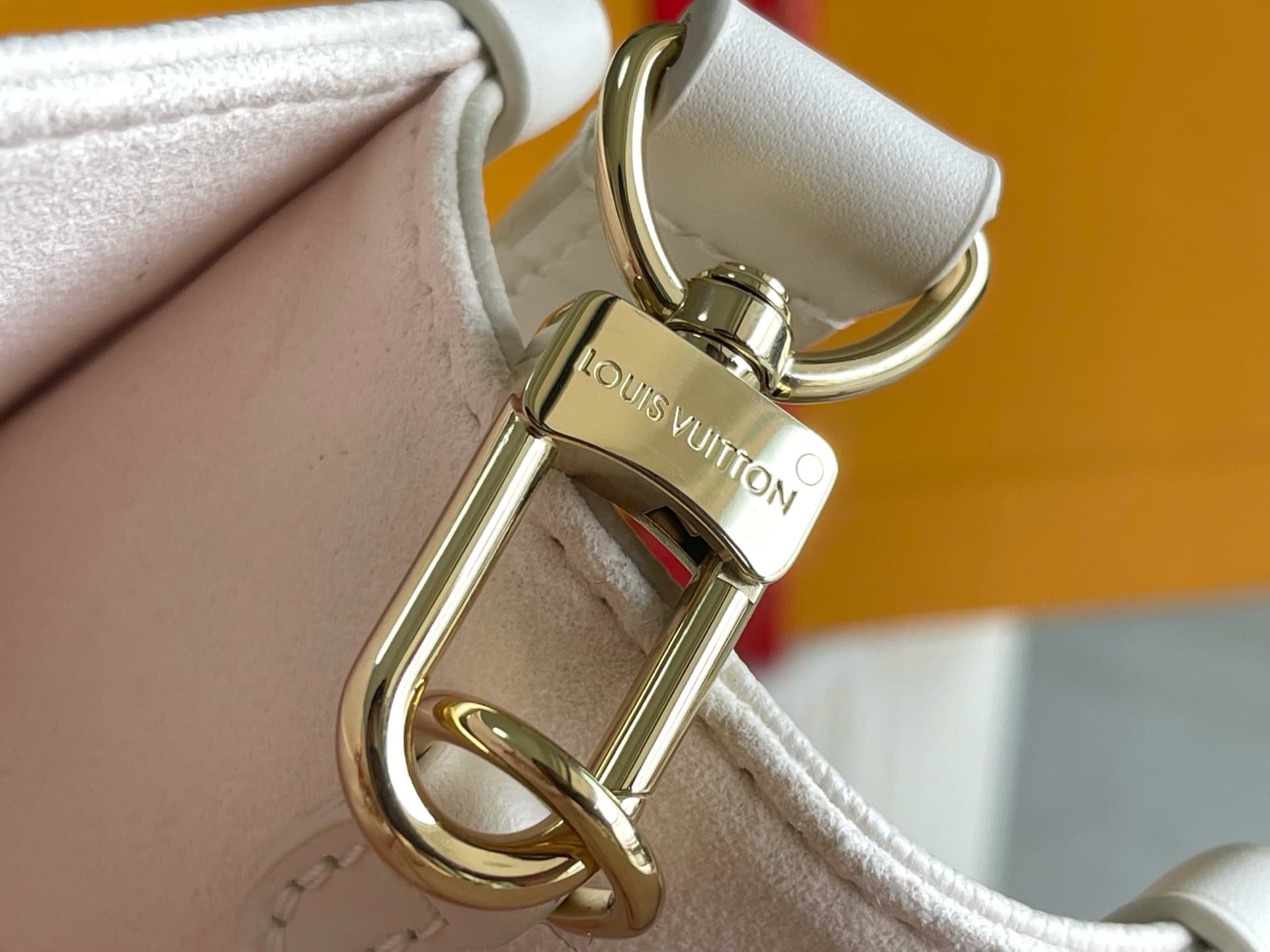 Louis Vuitton OnTheGo PM Embossed grained cowhide leather M25770 Dream Cream TOP