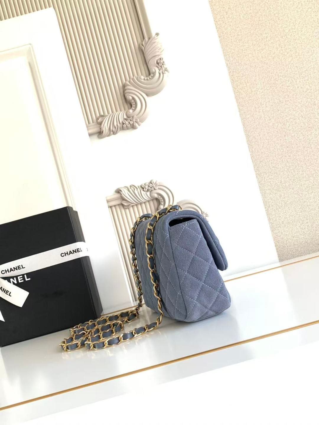 Chanel Classic Flap bag in Blue Suede & Gold-Tone Metal AS5989 A