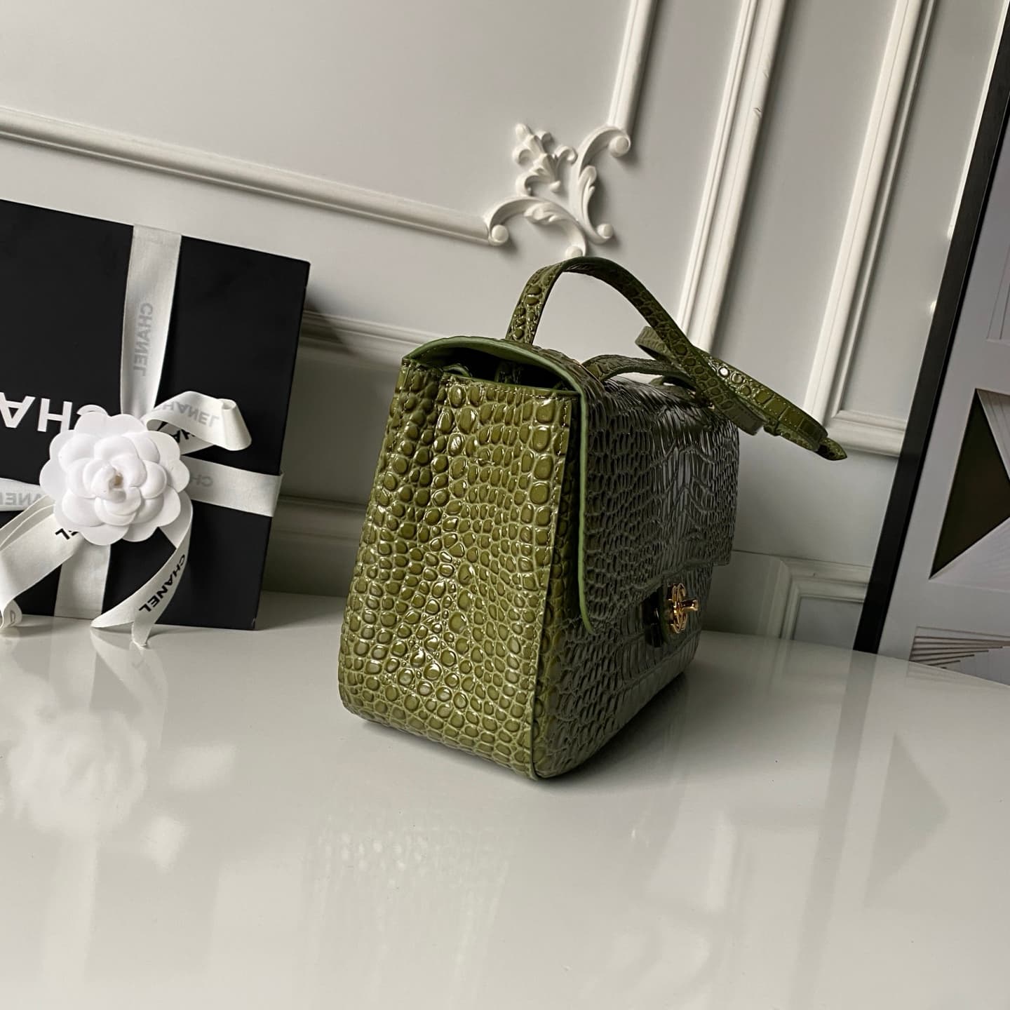 Chanel Maxi Flapbag Crocodile Embossed Calfskin& Gold-Tone Metal Green AS6231 A