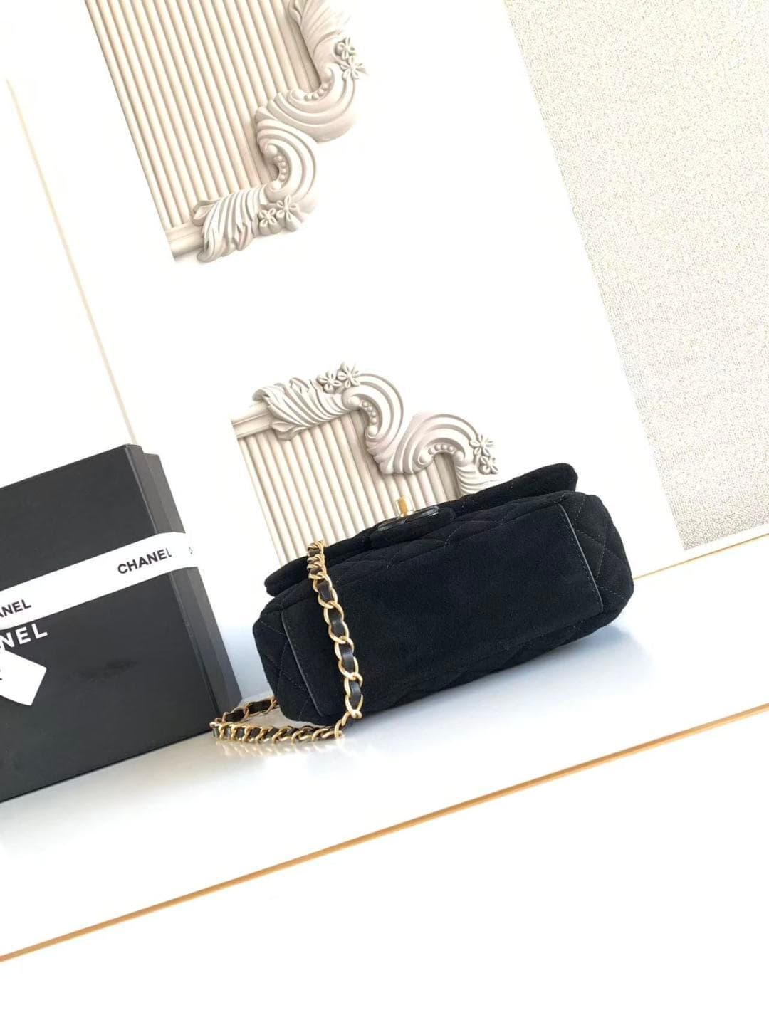 Chanel Classic Flap bag in Black Suede & Gold-Tone Metal AS5989 A