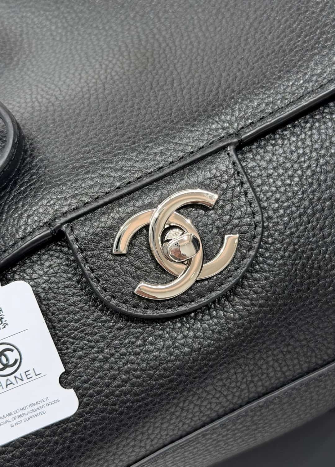 Chanel Maxi Flapbag Grained Calfskin & Silver-Tone Metal Black AS6231 A