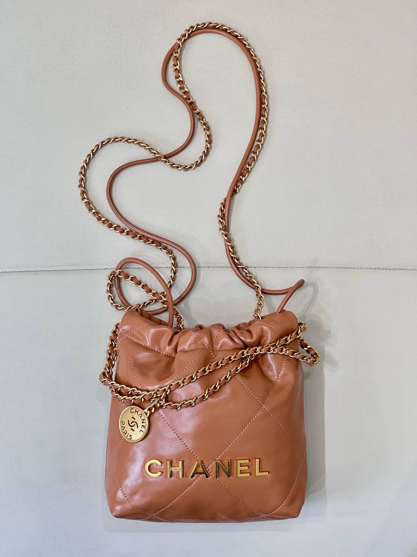 Chanel 22 MINI HANDBAG Shiny Calfskin Caramel & Gold-Tone Metal AS3980 TOP