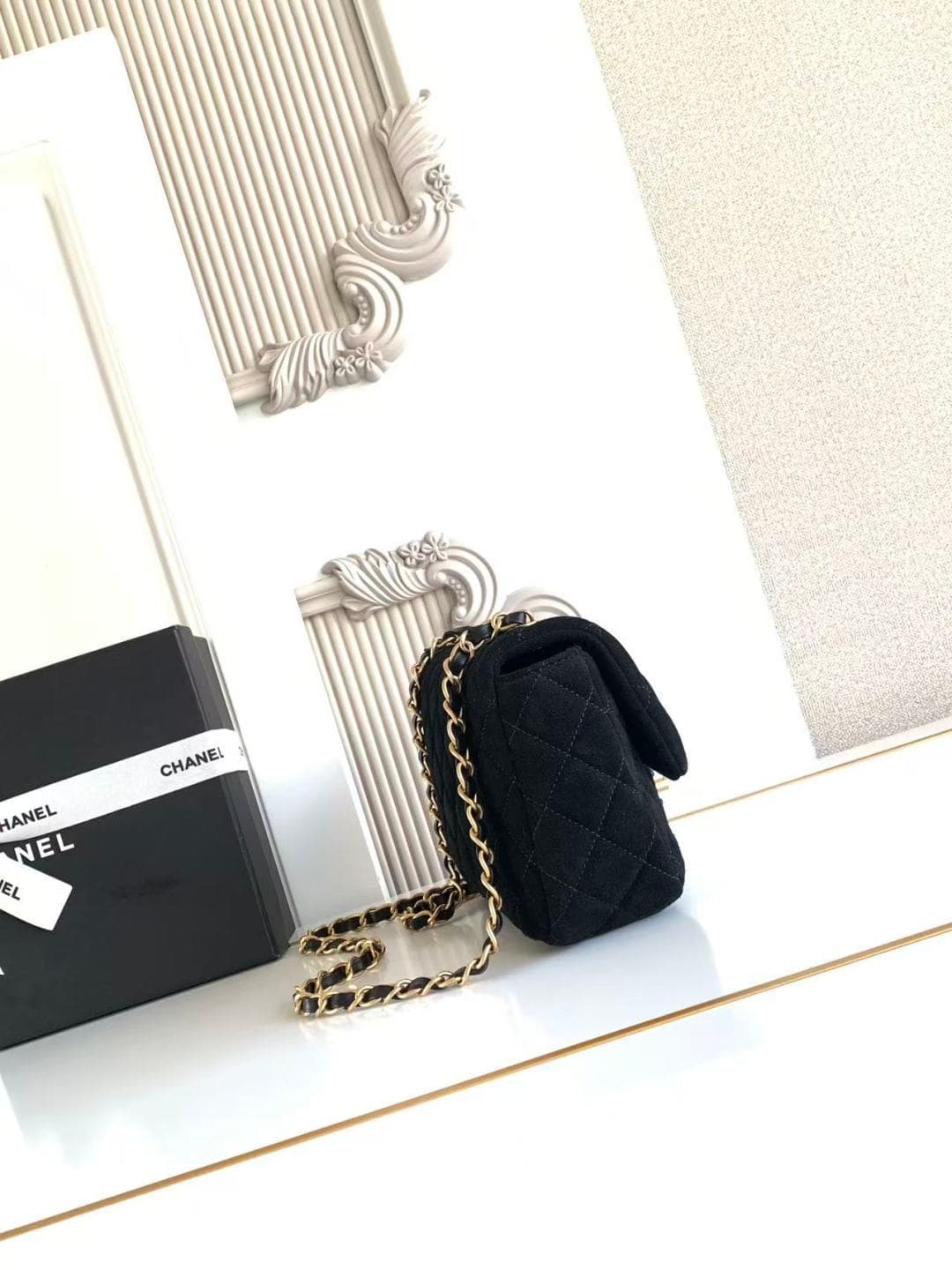 Chanel Classic Flap bag in Black Suede & Gold-Tone Metal AS5989 A