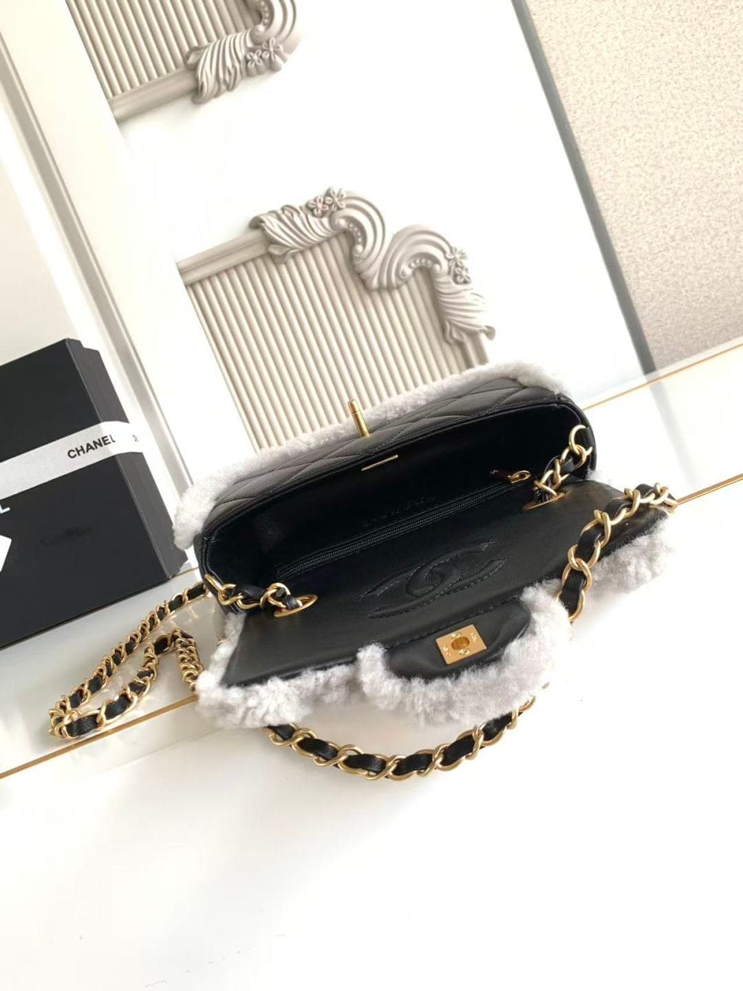Chanel Mini Shearling Flap Bag in Black lambskin with grey shearling & Gold-Tone Metal AS5148 A