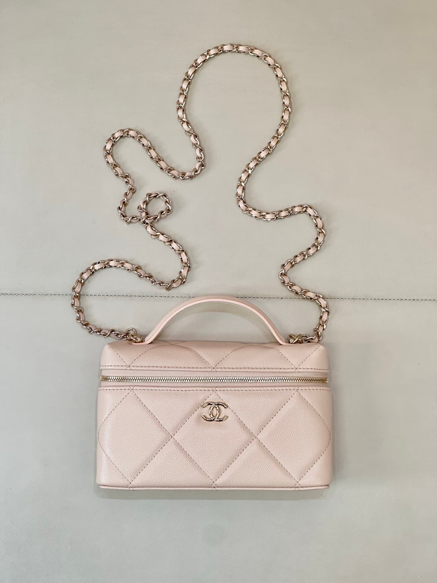 Chanel Vanity with Chain Grained Shiny Calfskin & Gold-Tone Metal Beige AP4936 TOP