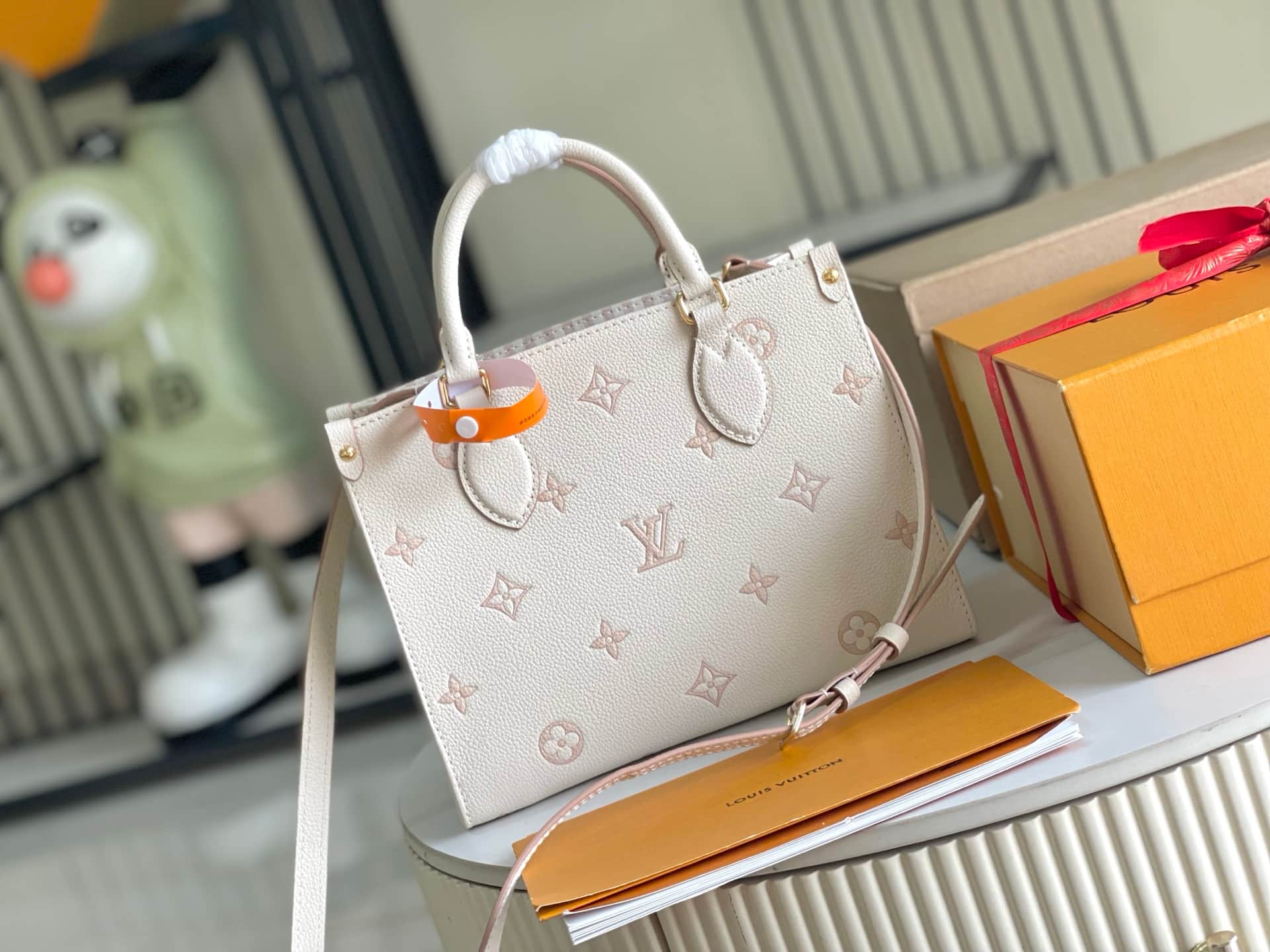 Louis Vuitton OnTheGo PM Debossed grained cowhide leather M14403 Eden TOP