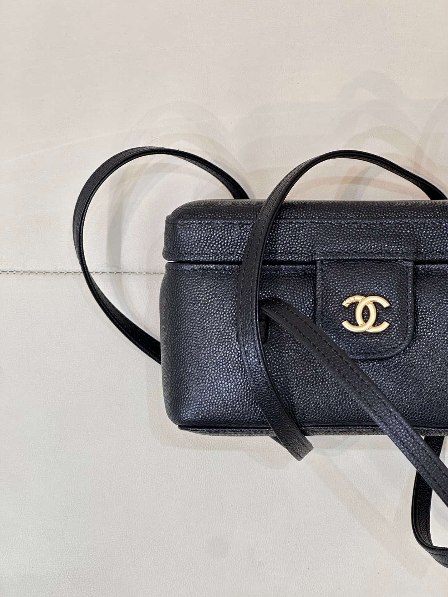 Chanel Long Vanity with Leather Strap Grained Shiny Calfskin & Gold-Tone Metal Black AP5067 TOP