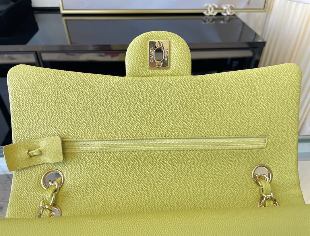 Medium CLASSIC HANDBAG Grained Calfskin Yellow Gold Metal A