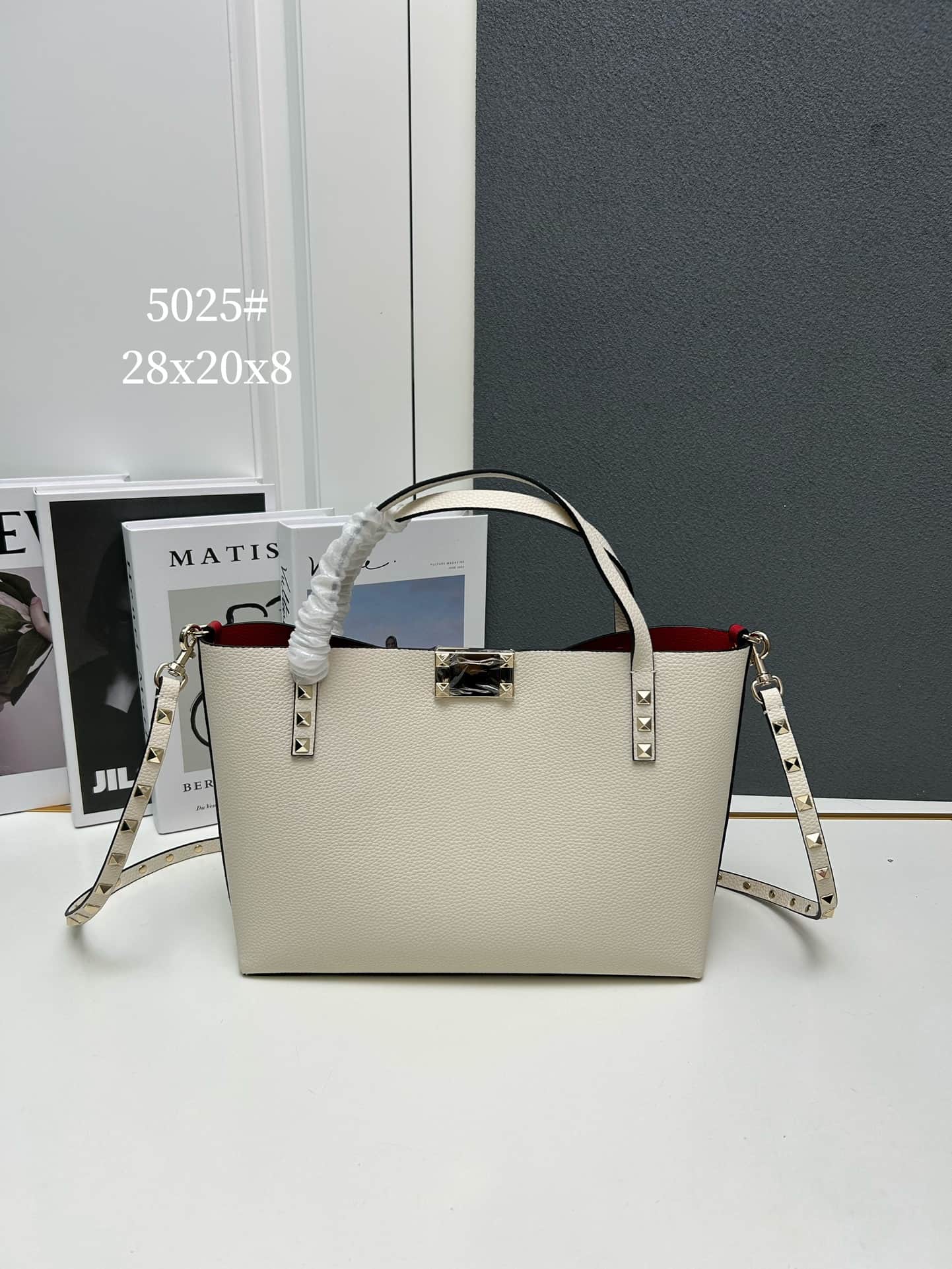 Valentino Garavani Rockstud Tote Bag in White Mid