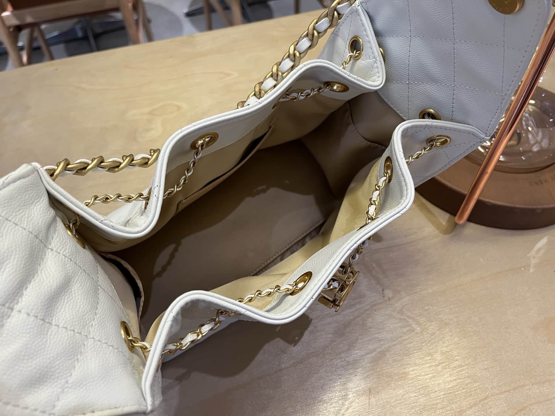 Chanel 25 Small Hobo handbag AS5293 Grained Calfskin & Gold-tone Metal White A
