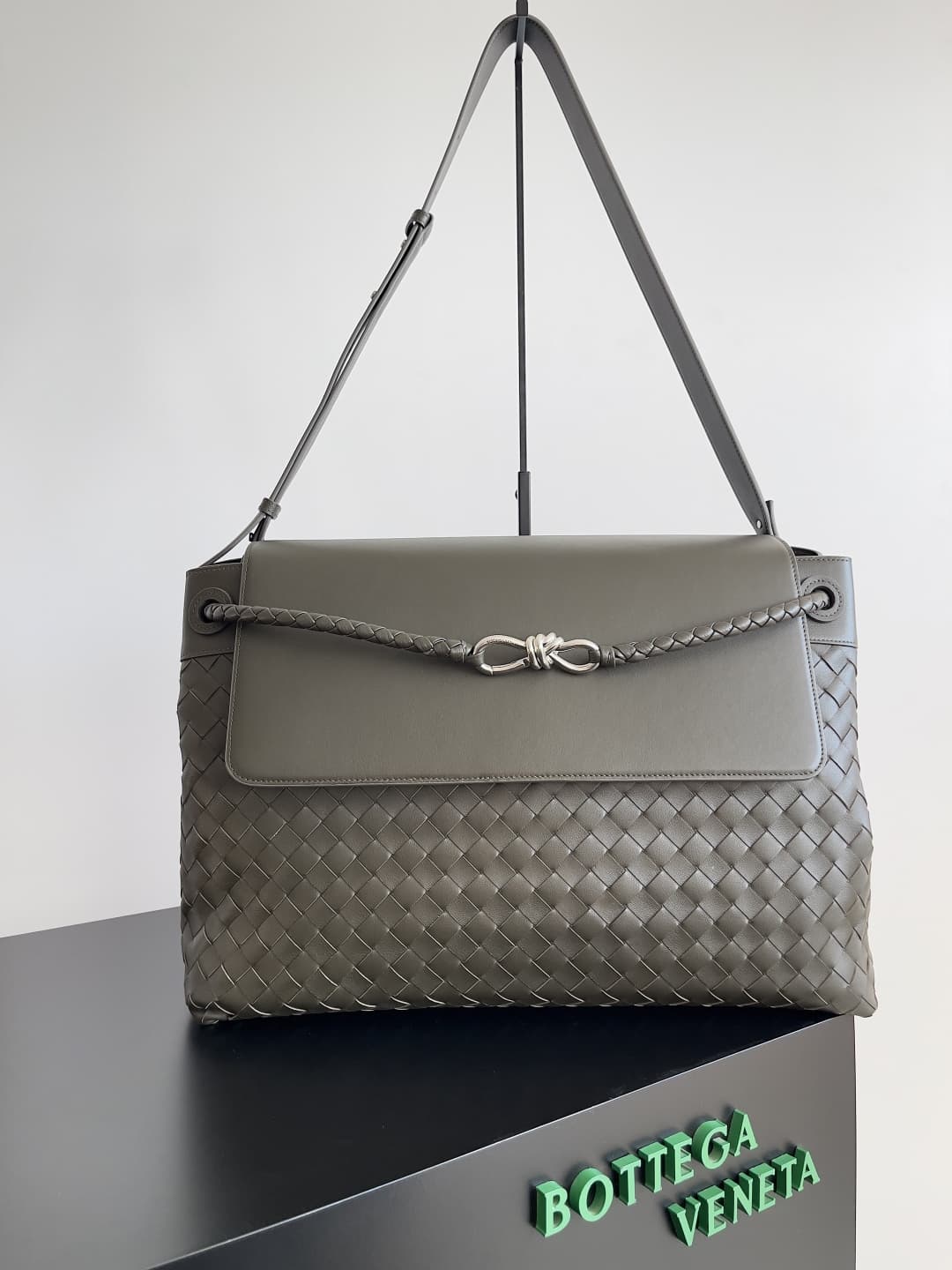BV Large Andiamo Messenger Top