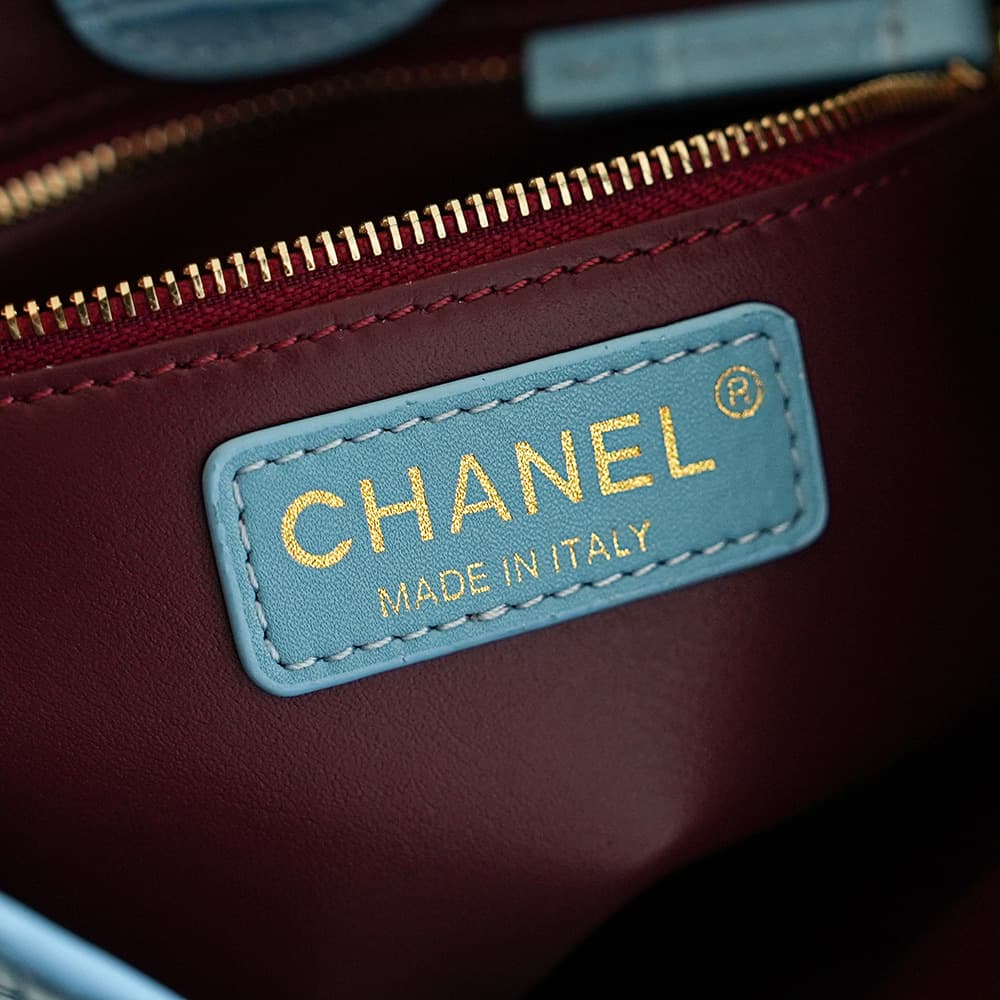 Chanel Hobo bag Prominent Crocodile-embossed & Gold-tone Metal A68011 A