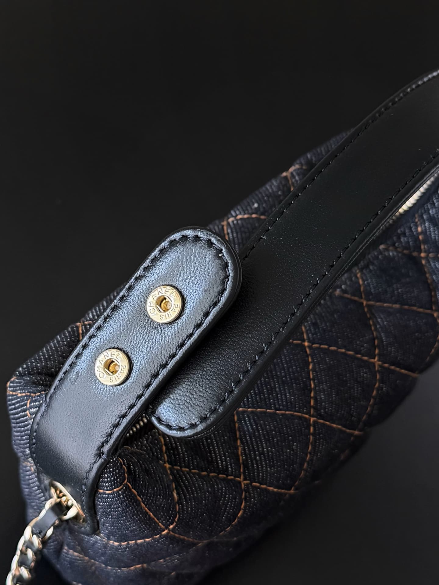 Chanel 25B hobo bag Denim& Gold-Tone Metal AP3387 Dark Blue A