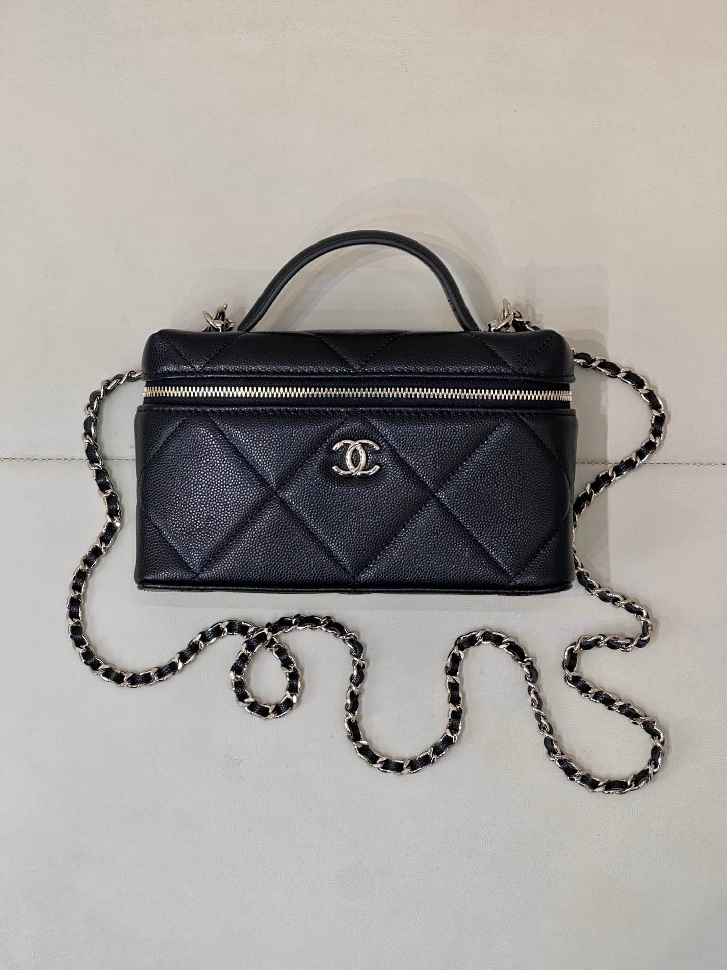 Chanel Vanity with Chain Grained Shiny Calfskin & Gold-Tone Metal Black AP4936 TOP
