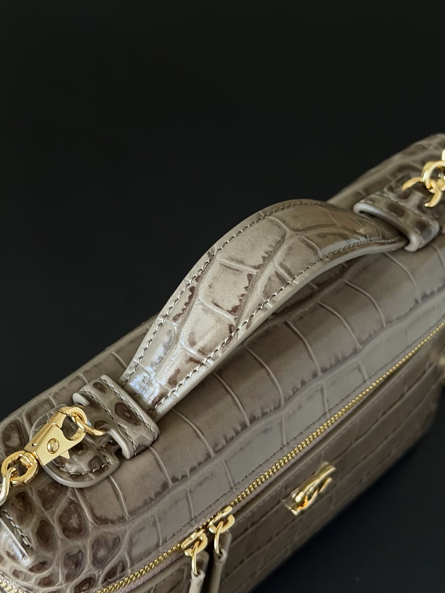 Chanel Large Vanity with chain Crocodile Embossed Calfskin & Gold-Tone Metal Dark Khaki  AS5347 A