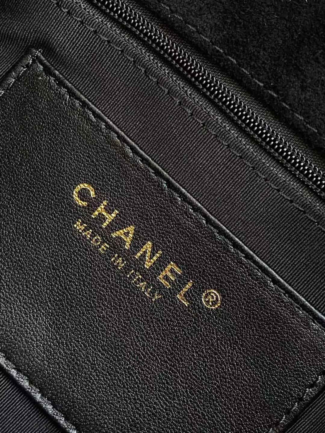 Chanel Classic Flap bag in Black Suede & Gold-Tone Metal AS5989 A