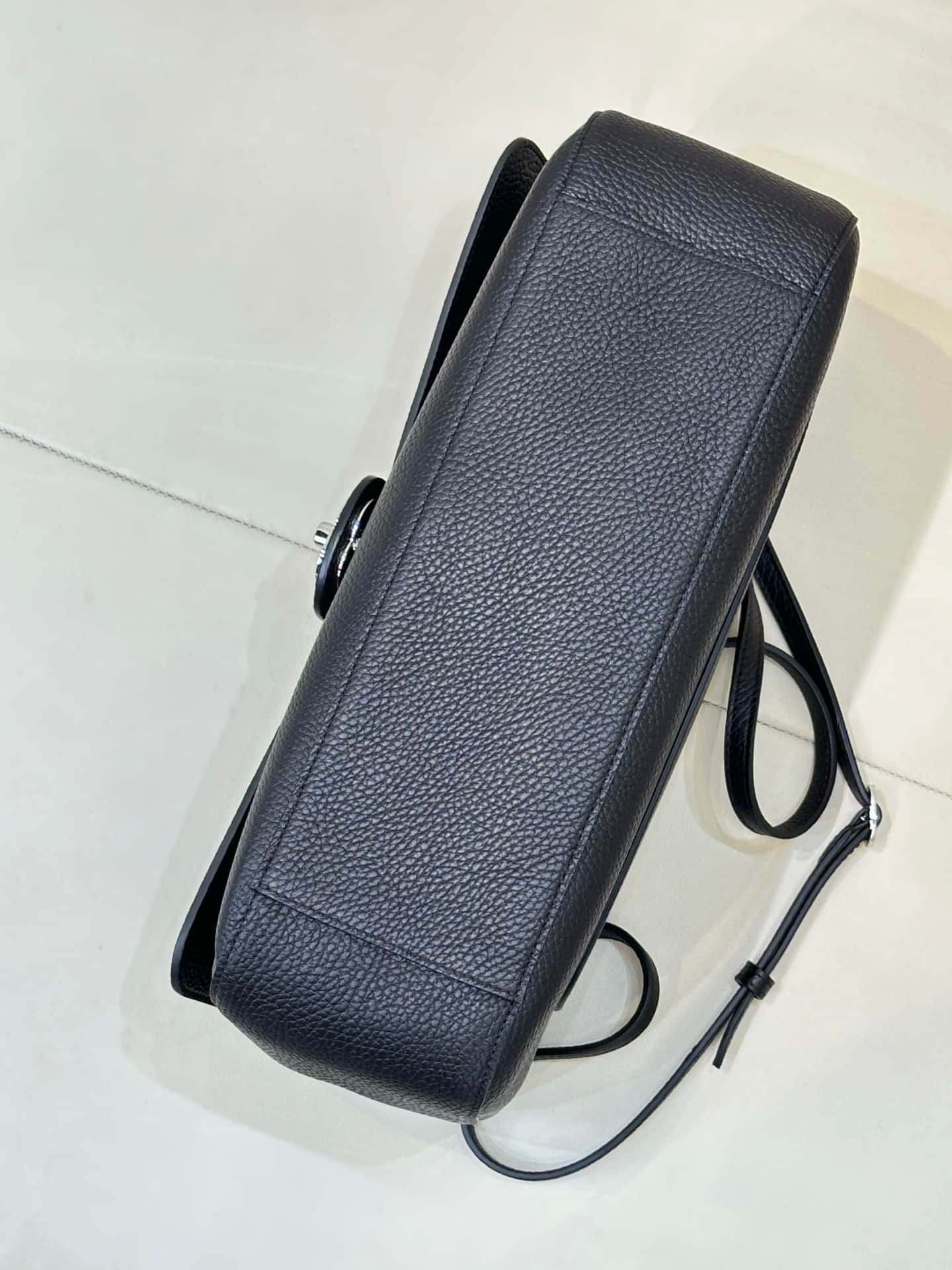 Chanel Maxi Flapbag Grained Calfskin & Silver-Tone Metal Black AS6231 TOP