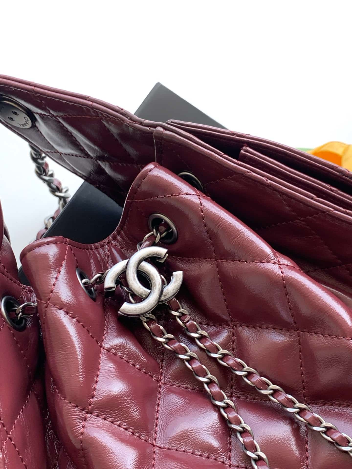 Chanel 25 Small Hobo handbag AS5293 Shiny calfskin&Silver-tone metal Burgundy A