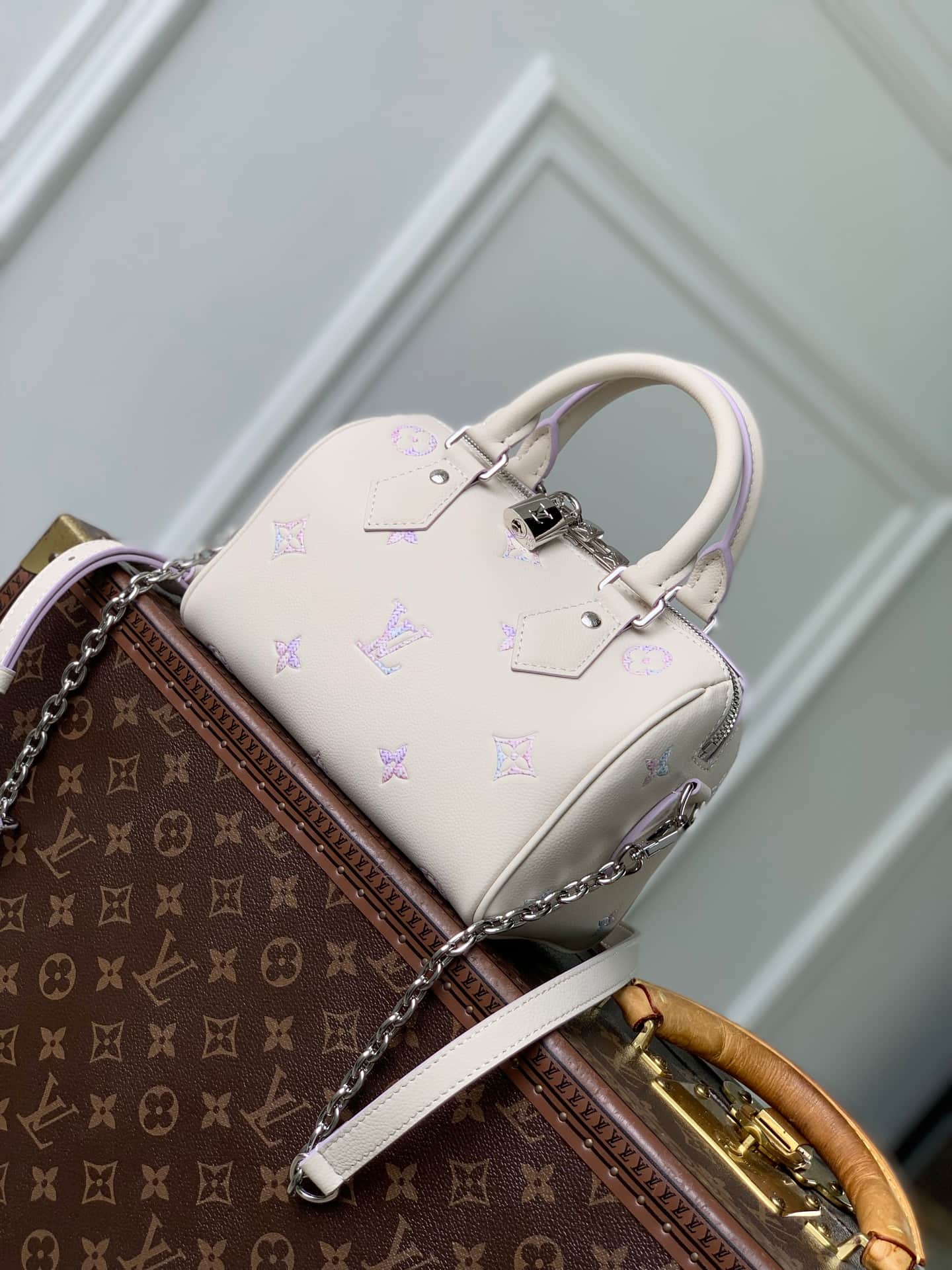 Louis Vuitton Speedy Bandoulière 20 Link Quartz Embossed cowhide leather M2A099 High