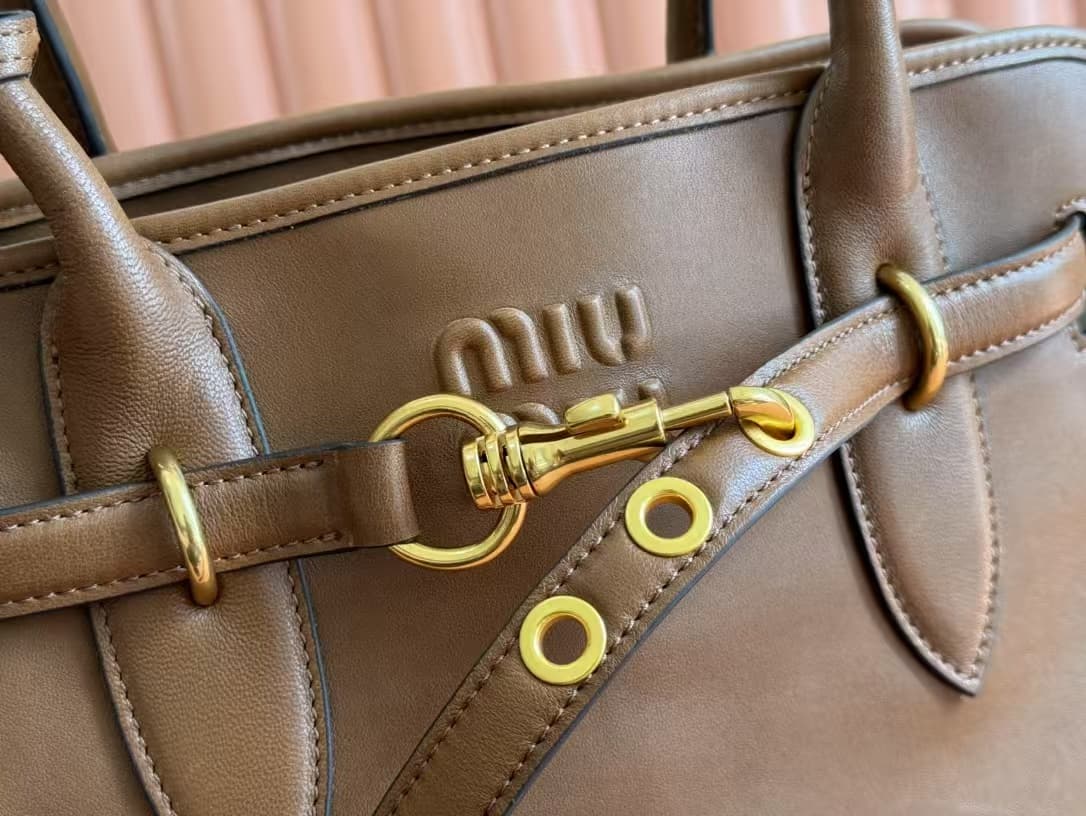 复制Miu Miu Aventure nappa leather Medium bag in Briarwood Top
