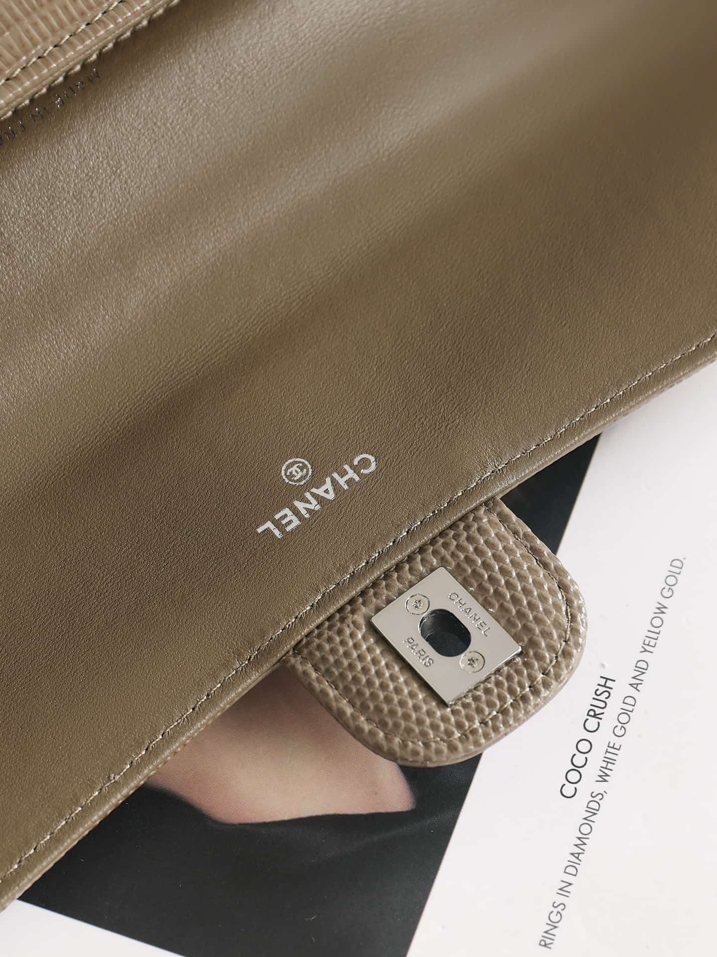 Chanel Clutch with chain Lizard Embossed Calfskin & Silver-Tone Metal Khaki AP5280 A