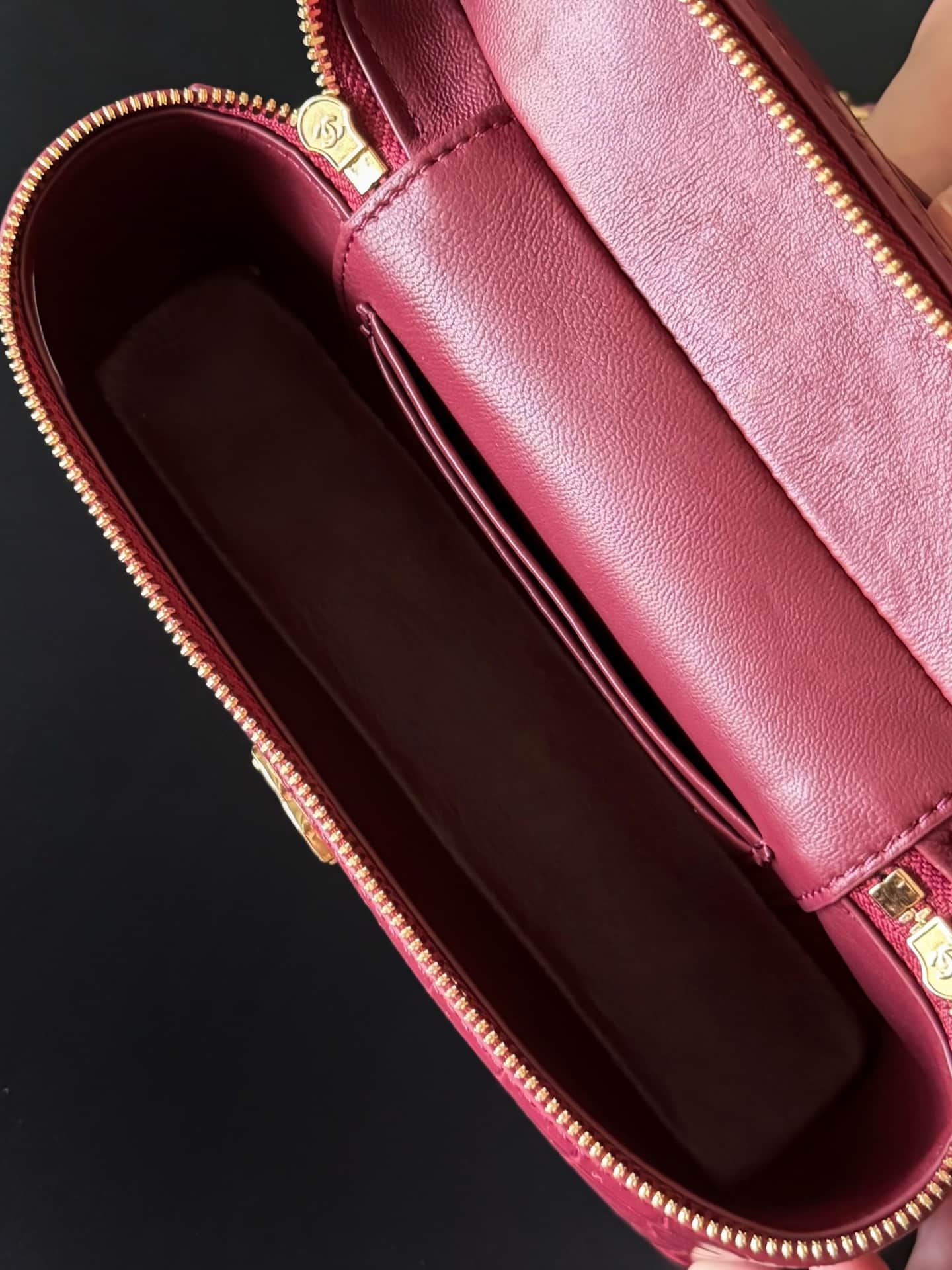 Chanel Small Vanity with chain Crocodile Embossed Calfskin & Gold-Tone Metal Burgundy AS5346 A