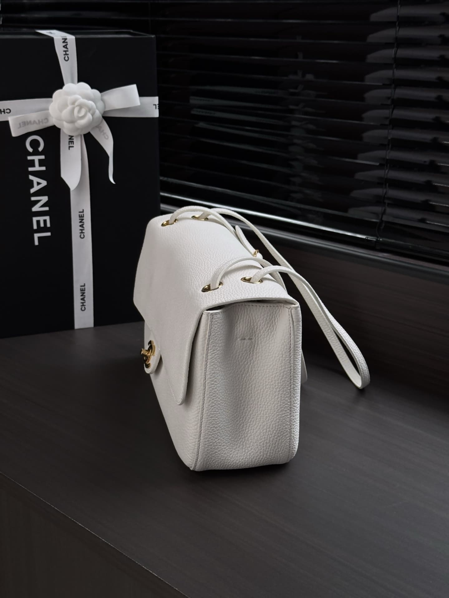 Chanel Maxi Flapbag Grained Calfskin & Gold-Tone Metal White AS6231 A