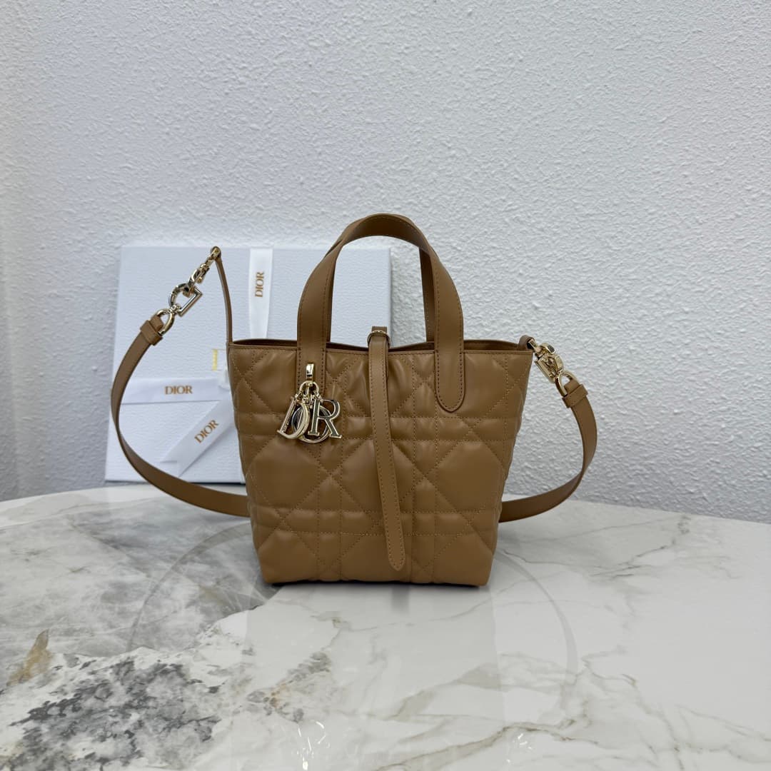 Small Dior Toujours Vertical Tote Bag Camel Macrocannage Calfskin M2835 High