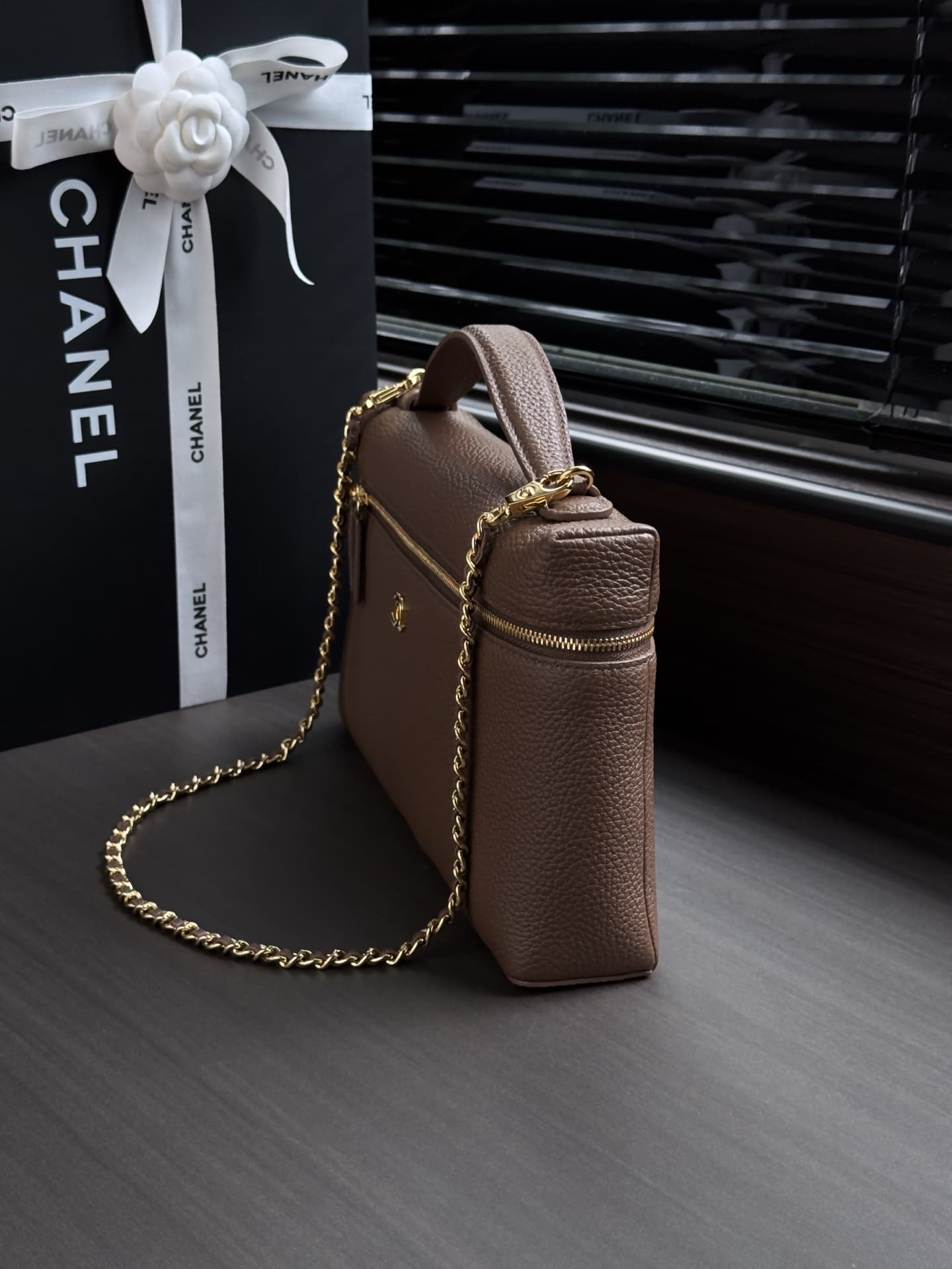 Chanel Vanity with chain Grained Calfskin & Gold-Tone Metal Dark Brown AS6473 A
