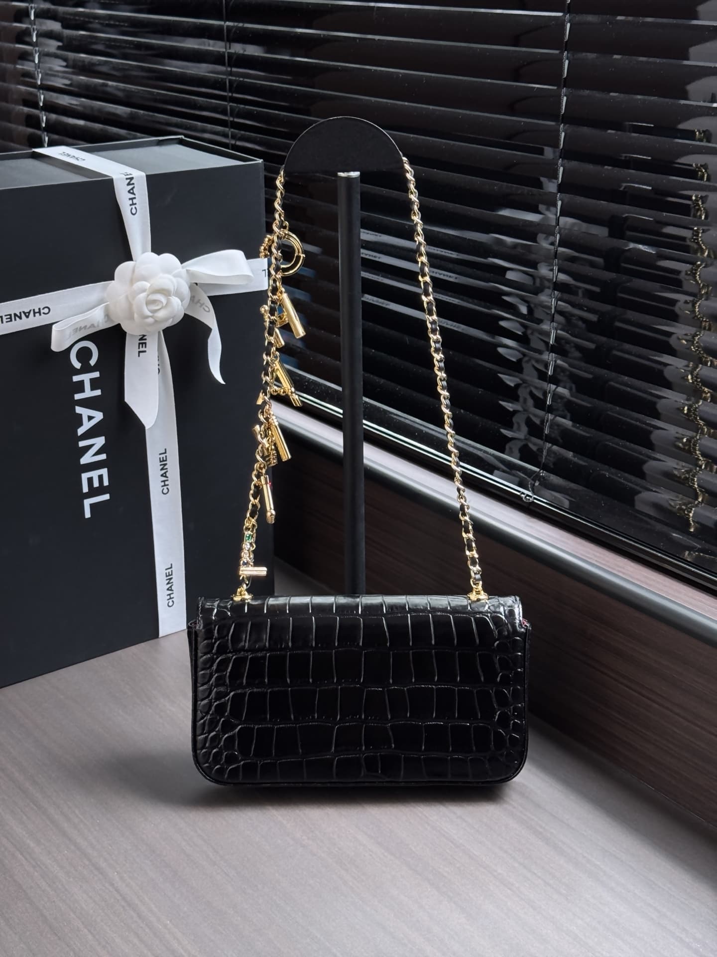 Chanel Flap Bag crocodile-embossed calfskin& Gold-Tone Metal Black AS6340 A