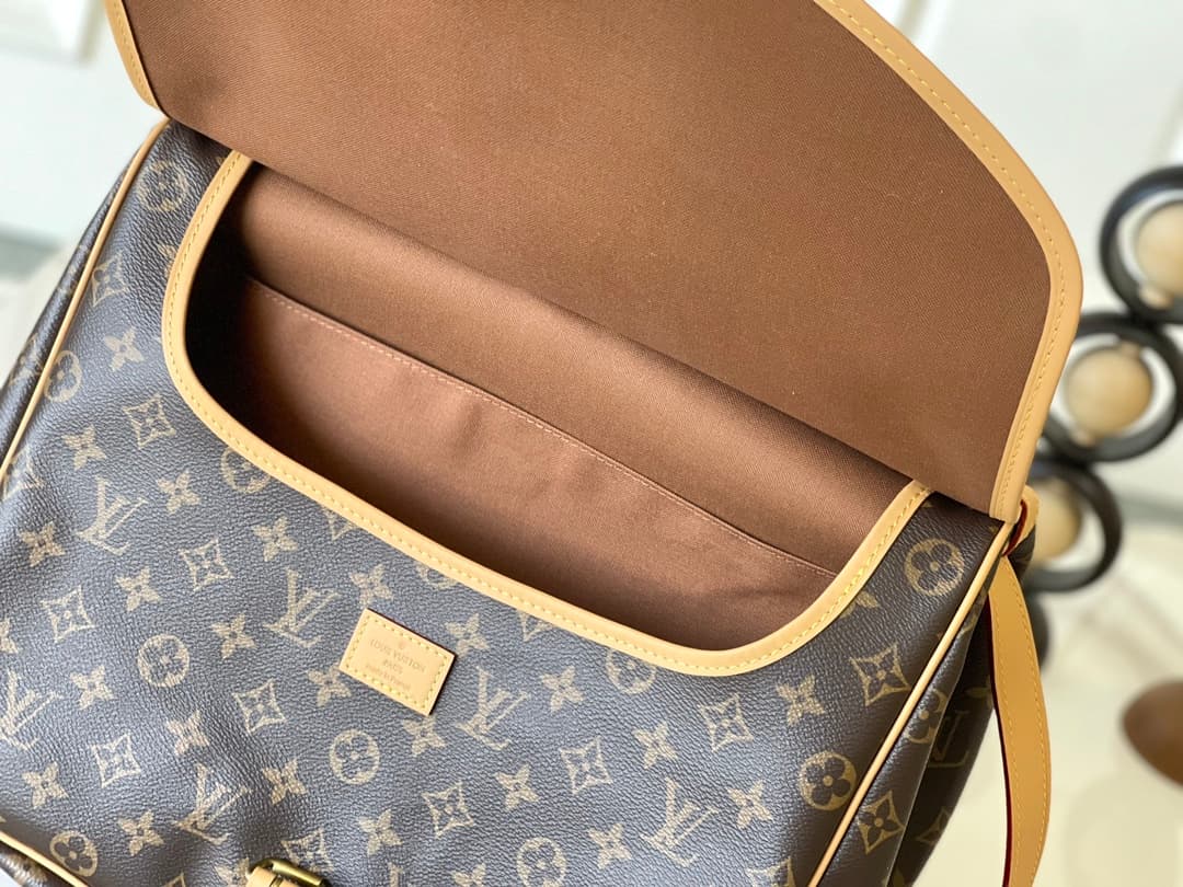Louis Vuitton Monogram Saumur bag M42254 High