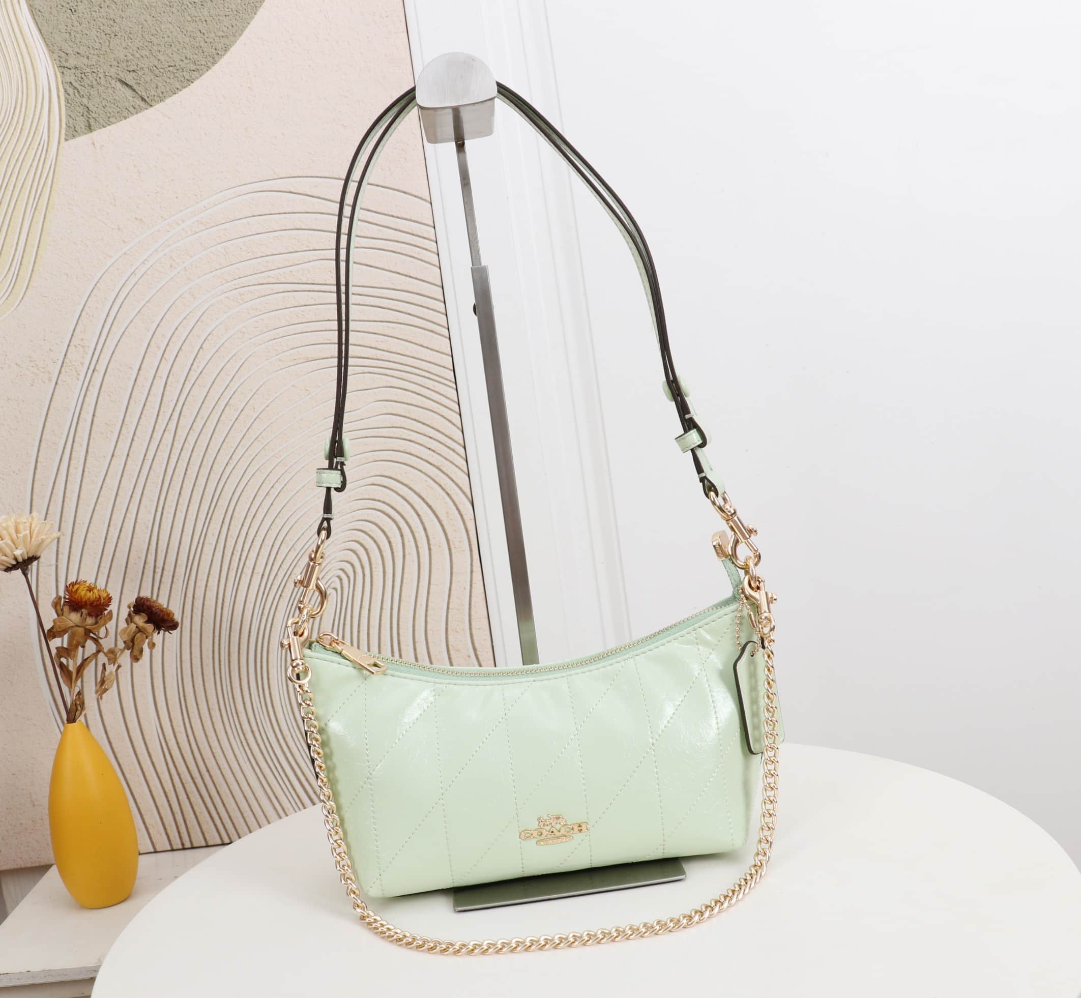 Coach Caitlin Shoulder Bag With Quilting Glazed leather/Gold/Green High