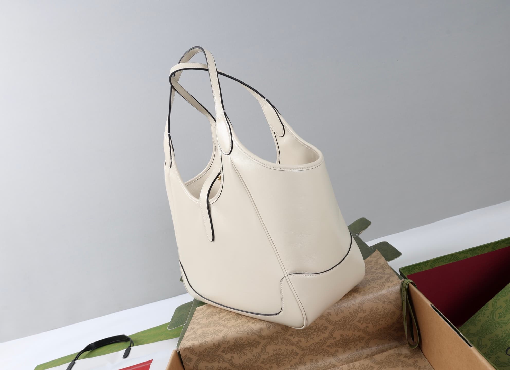 Gucci Mercato medium tote bag Whtie soft leather 866645 High