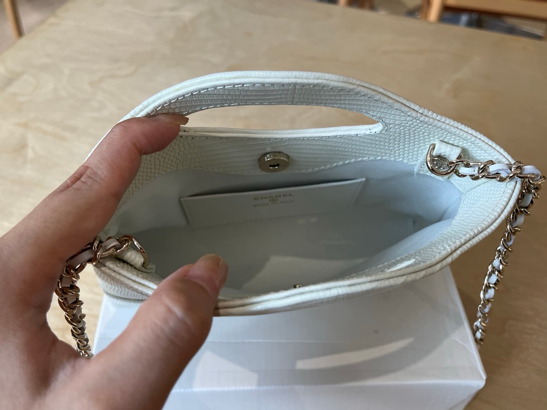 Chanel 31 Mini BAG Lizard-embossed Calfskin& Gold-Tone Metal AP3656 White A