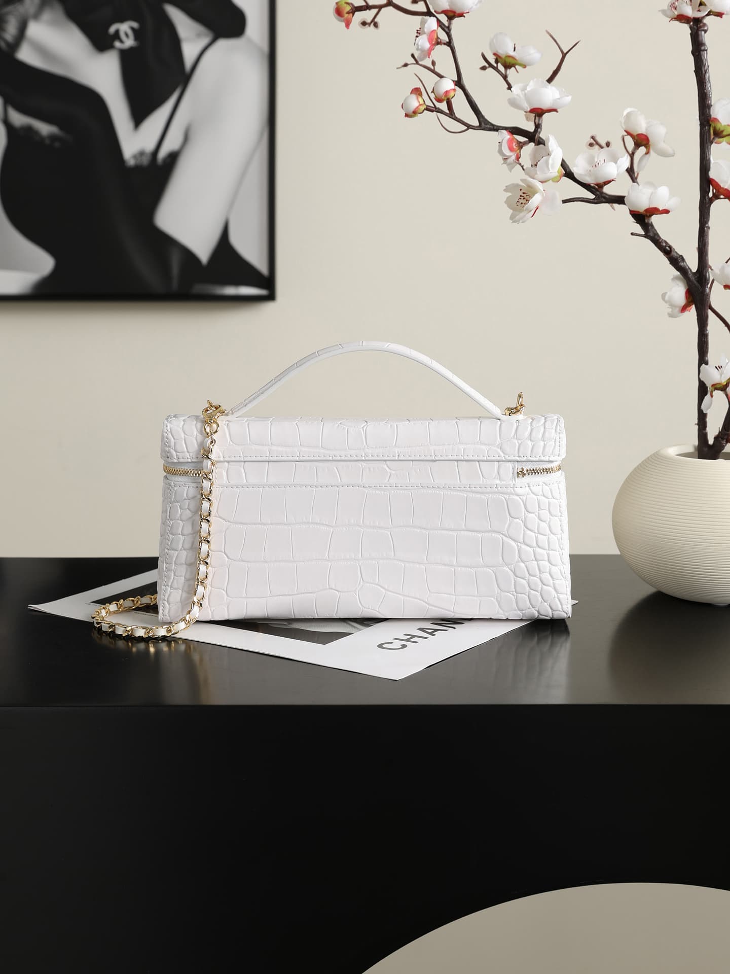 Chanel Vanity with Chain Crocodile-embossed leather& Gold-Tone Metal White AP5438 A