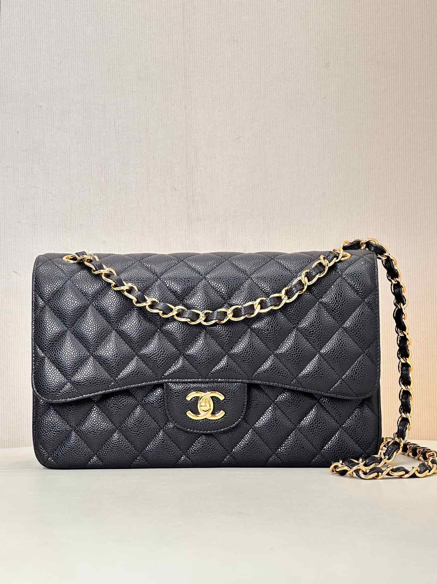 Chanel Large CLASSIC HANDBAG Grained Calfskin Black Gold Metal TOP