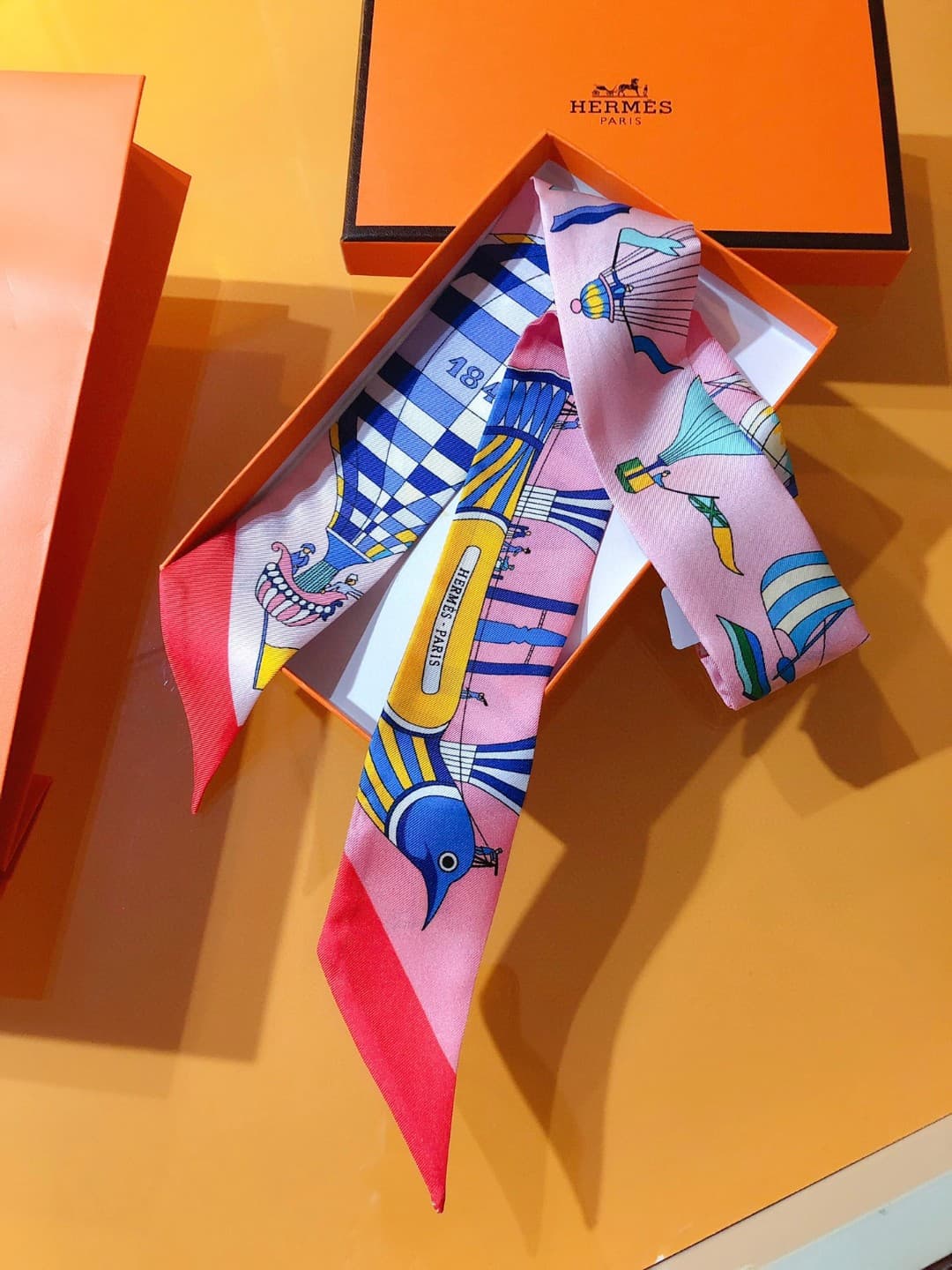Hermès Les Folies Du Ciel Silk Twilly