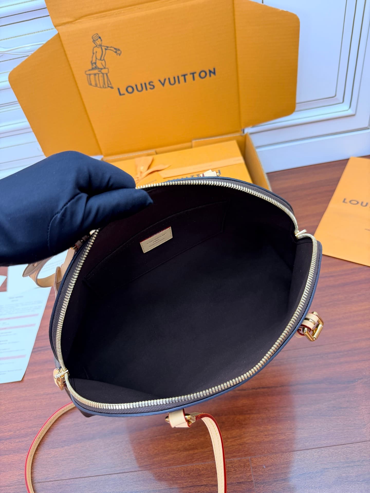 Louis Vuitton Squire PM Monogram coated canvas M28951 TOP