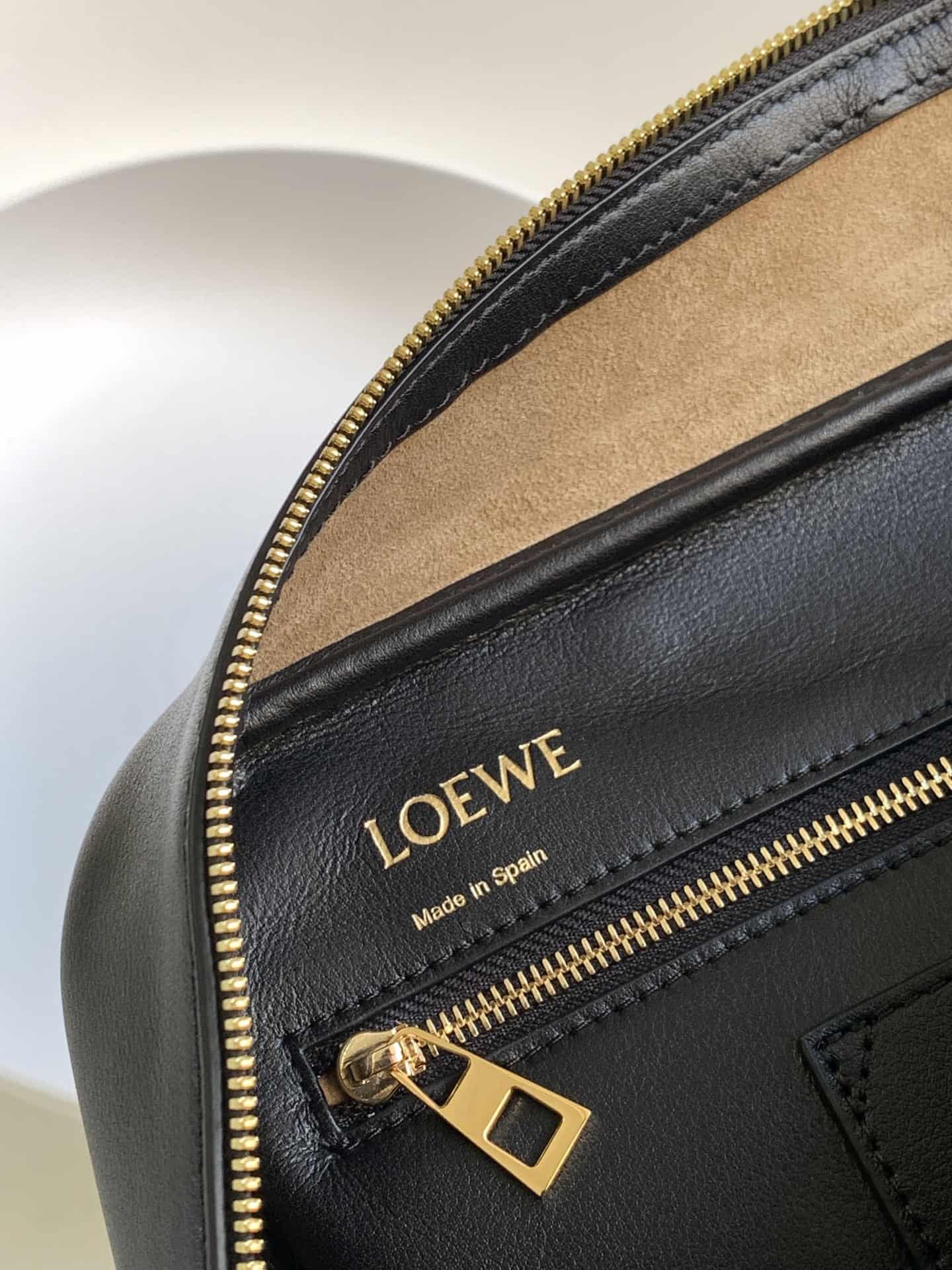 Loewe Amazona 28 Bag in nappa calfskin Black High
