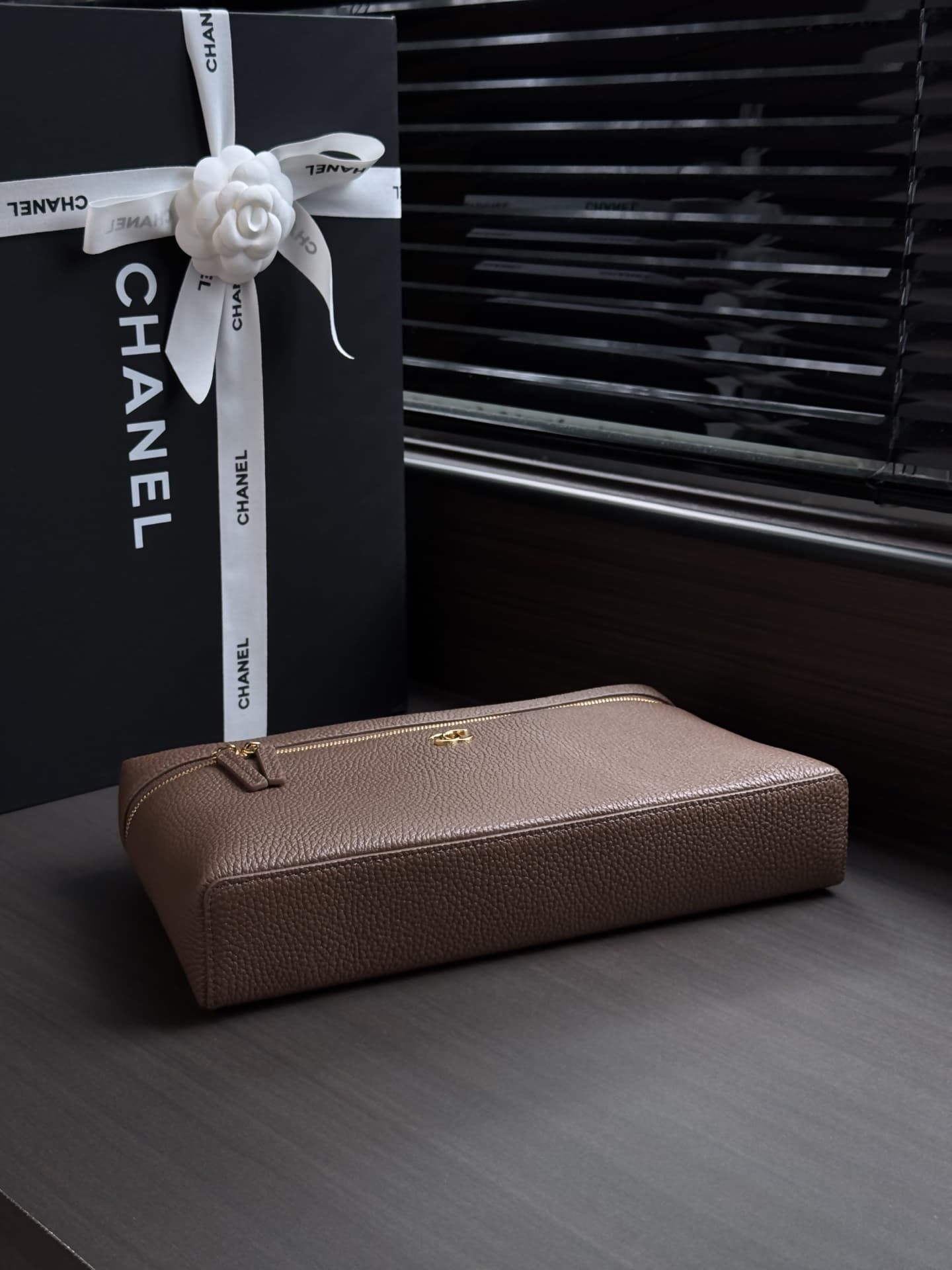 Chanel Vanity with chain Grained Calfskin & Gold-Tone Metal Dark Brown AS6473 A