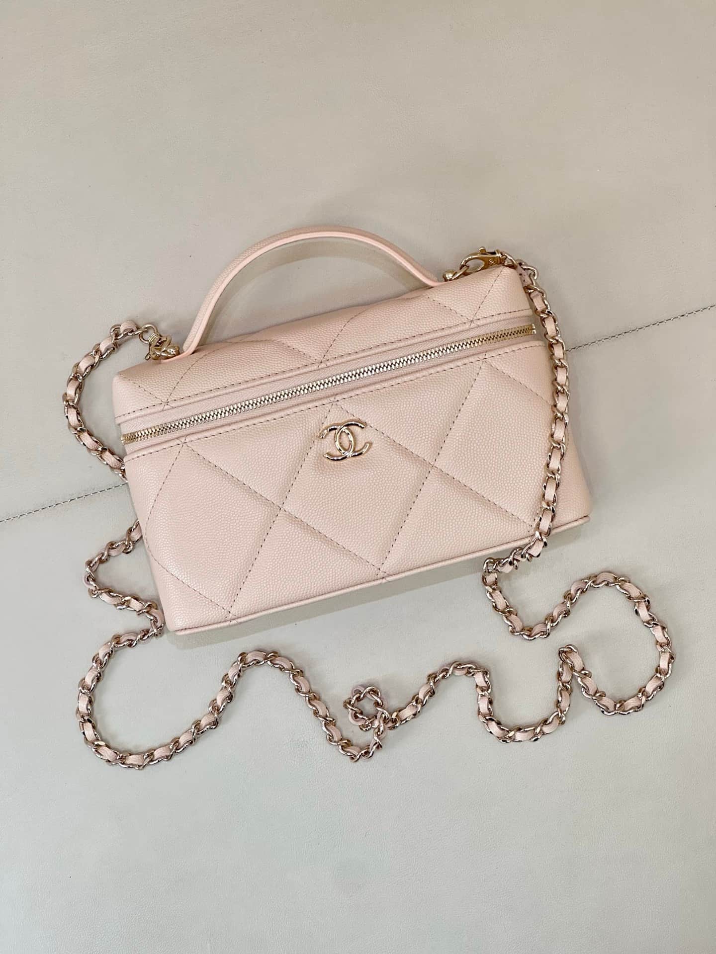 Chanel Vanity with Chain Grained Shiny Calfskin & Gold-Tone Metal Beige AP4936 TOP