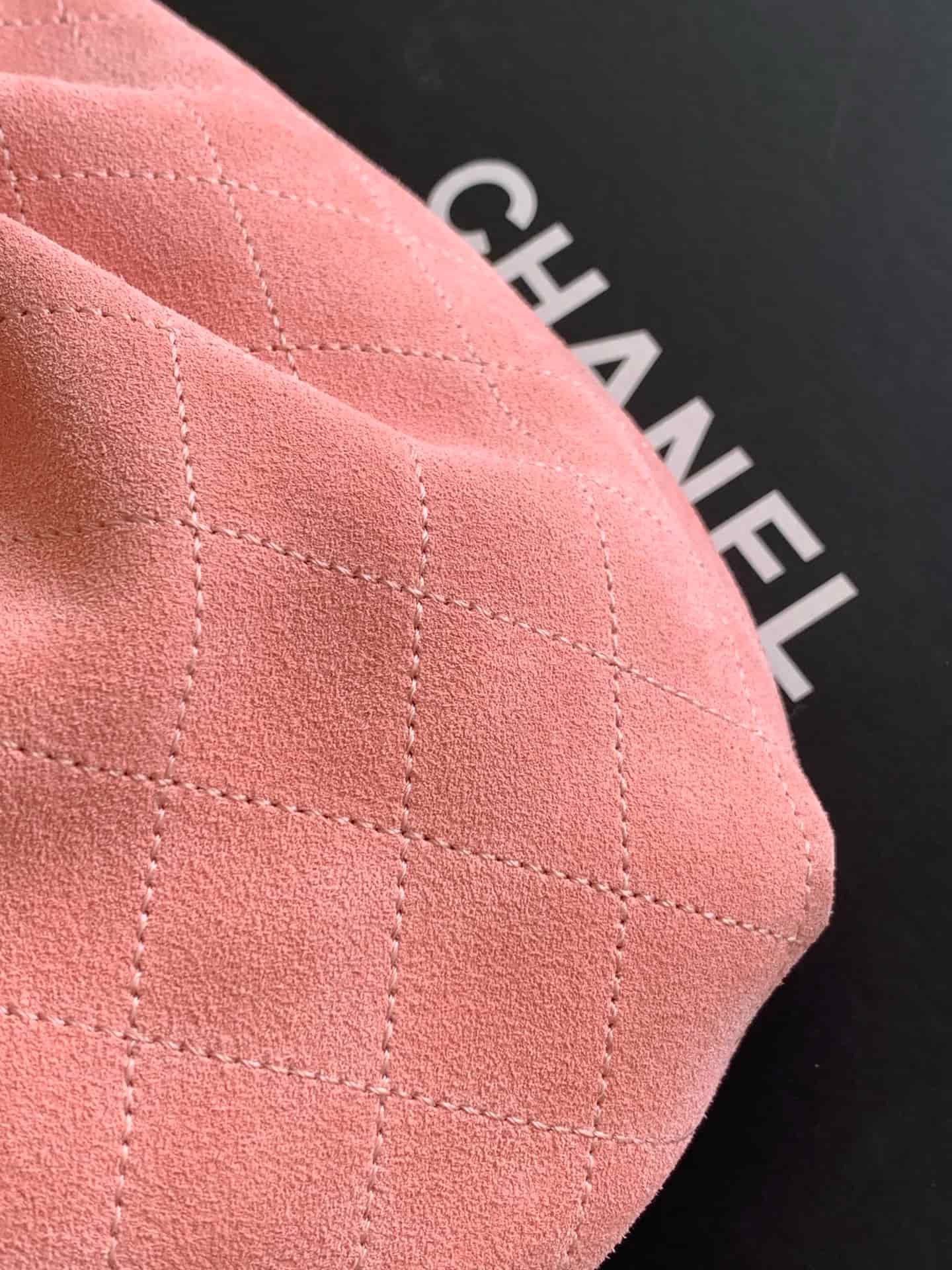 Chanel Small Hobo Bag Suede Calfskin Turtoise-Shell Effect Plexi & Gold-Tone Metal Pink AS6022 High