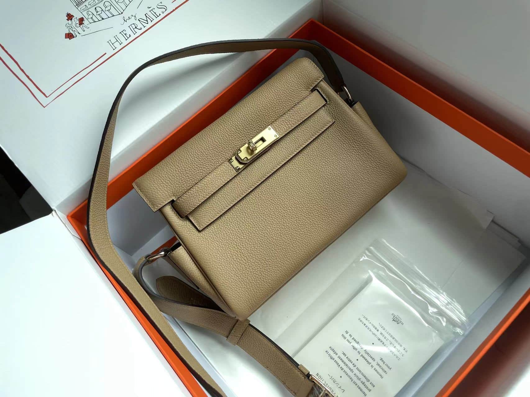 Hermes Kelly Messenger 25cm Taurillon Clemence Leather In Biscuit WAX