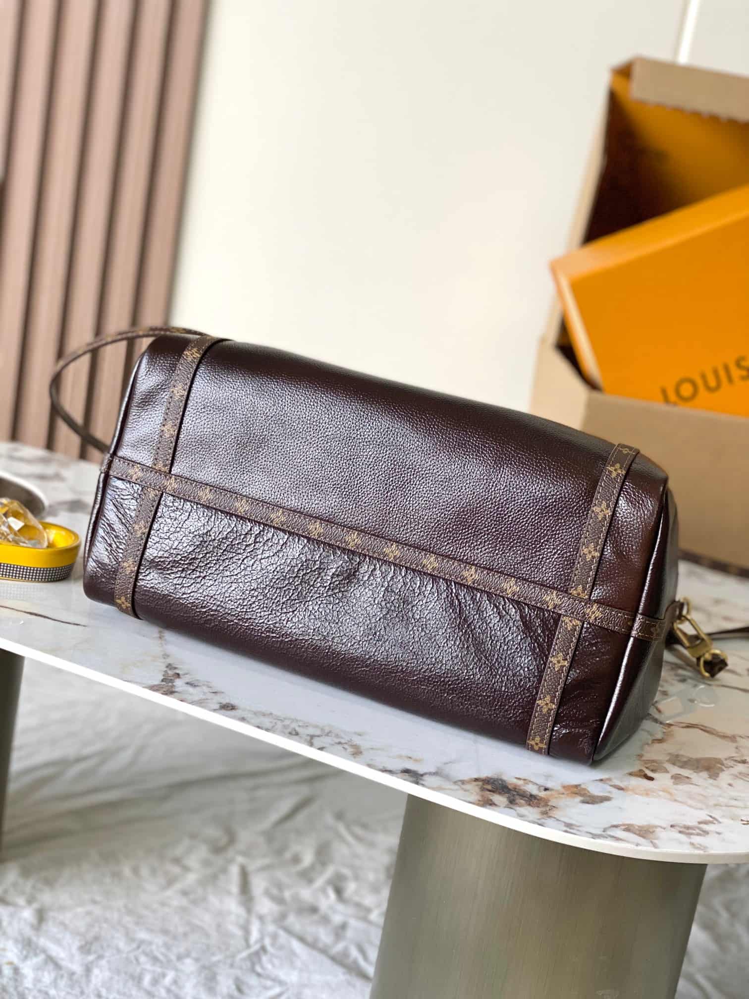 Louis Vuitton Express MM Calfskin leather Monogram Saga/Acajou M26359 TOP