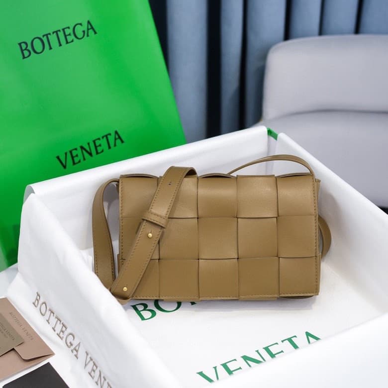 BV CASSETTE BAG Lambskin High