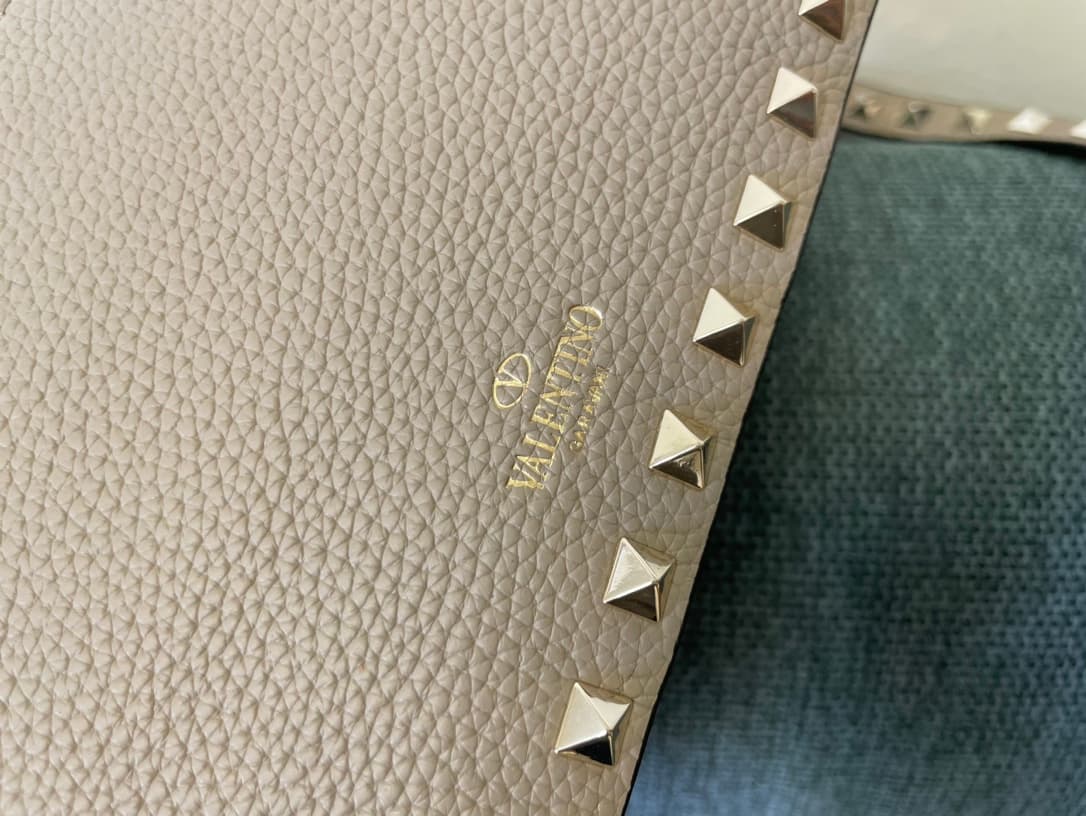 Valentino Garavani Mini Rockstud crossbody bag in Beige Grained Calfskin High