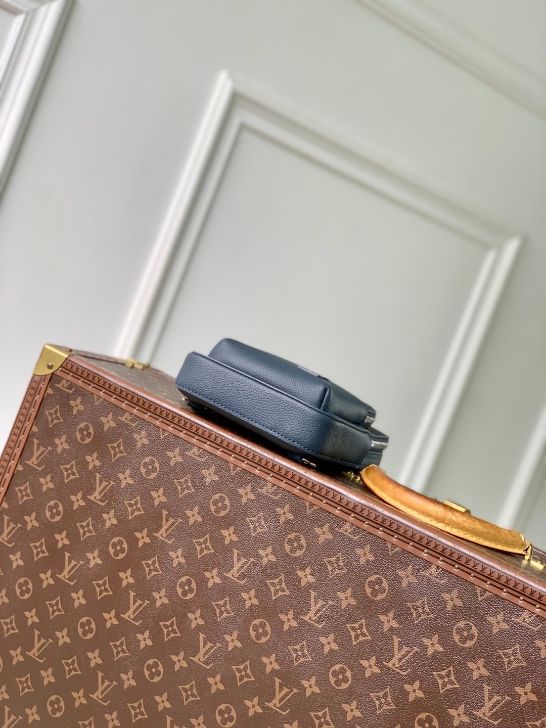 Louis Vuitton Avenue Slingbag PM LV Aerogram Waxy calfskin M15269 Navy Blue High
