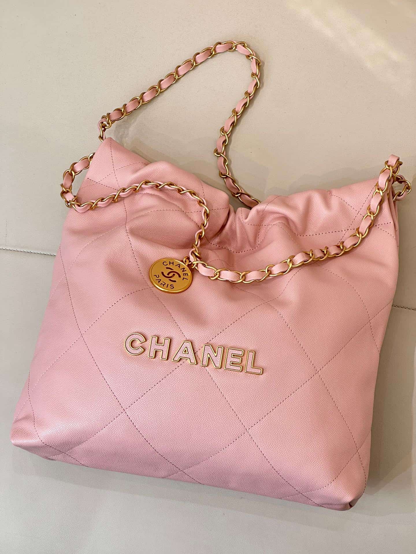 Chanel 22 Small handbag Shiny calfskin & gold-tone metal AS3260 Pink TOP
