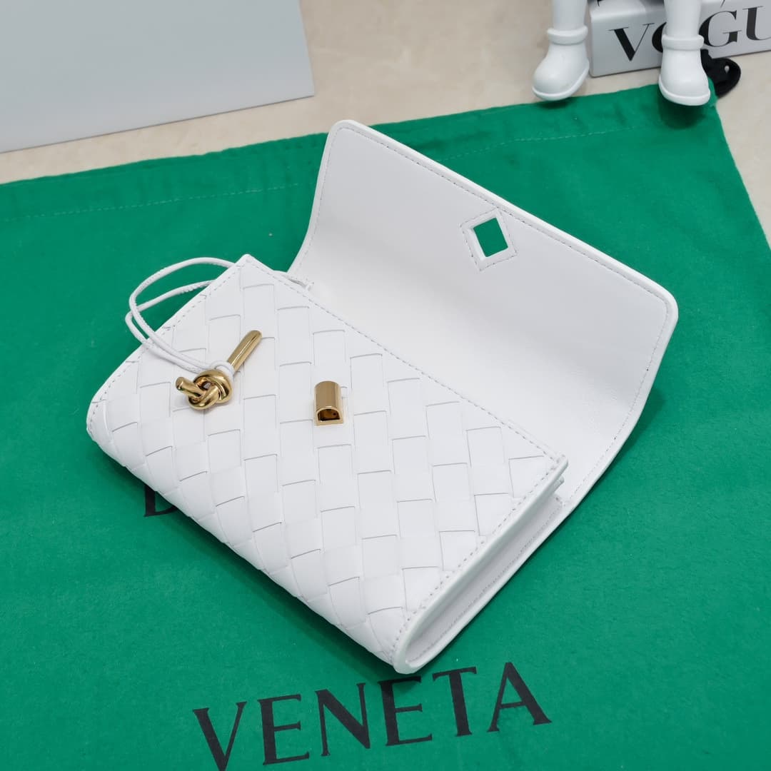 BV Andiamo Clutch Chalk High